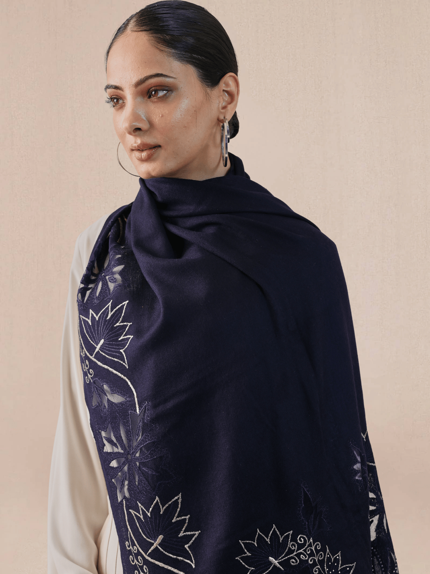 Vineyard Zaywar Woolen Stole