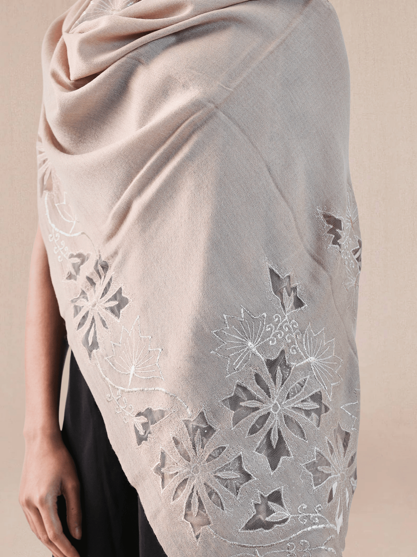 Vineyard Zaywar Woolen Stole