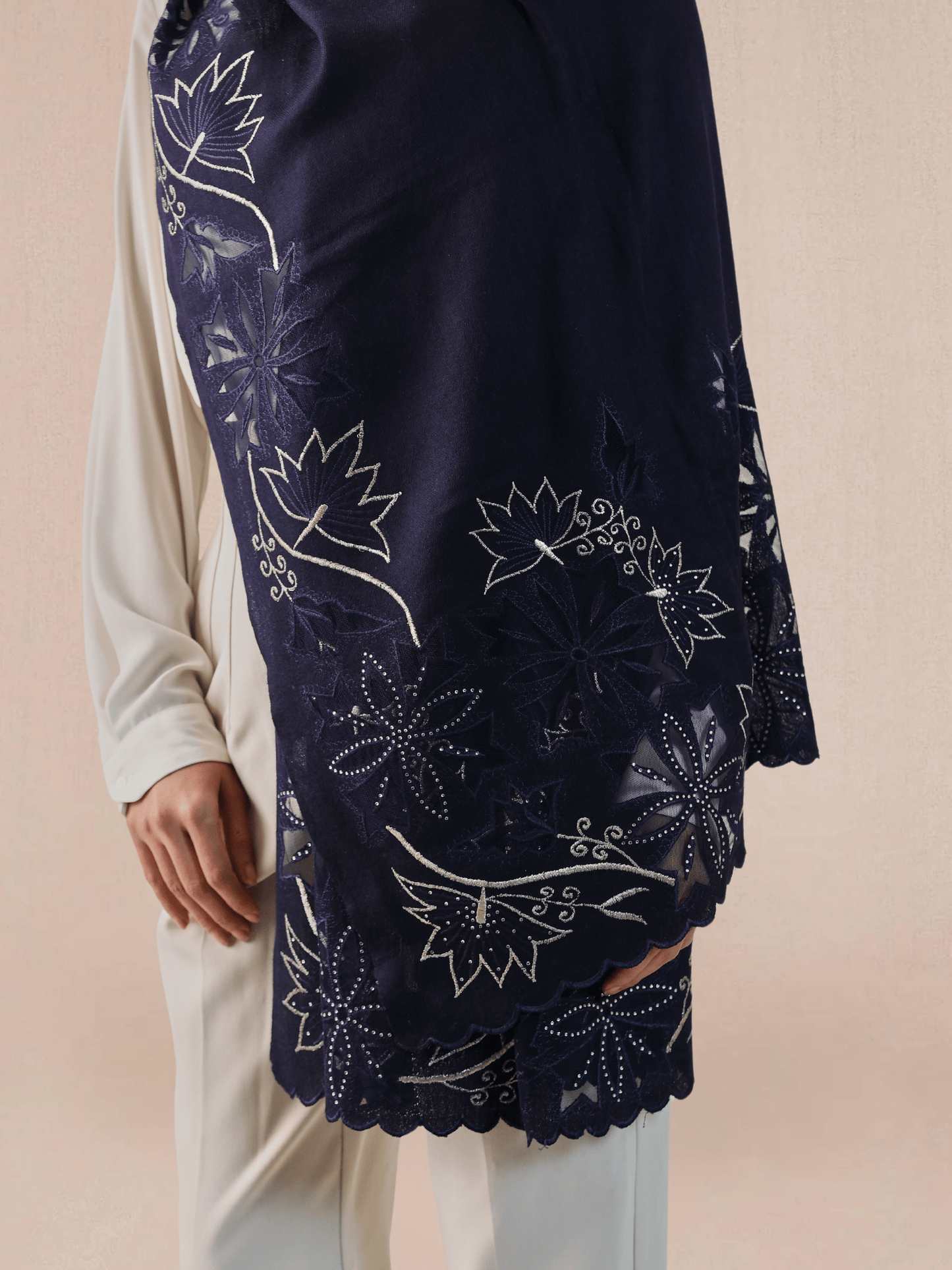 Vineyard Zaywar Woolen Stole