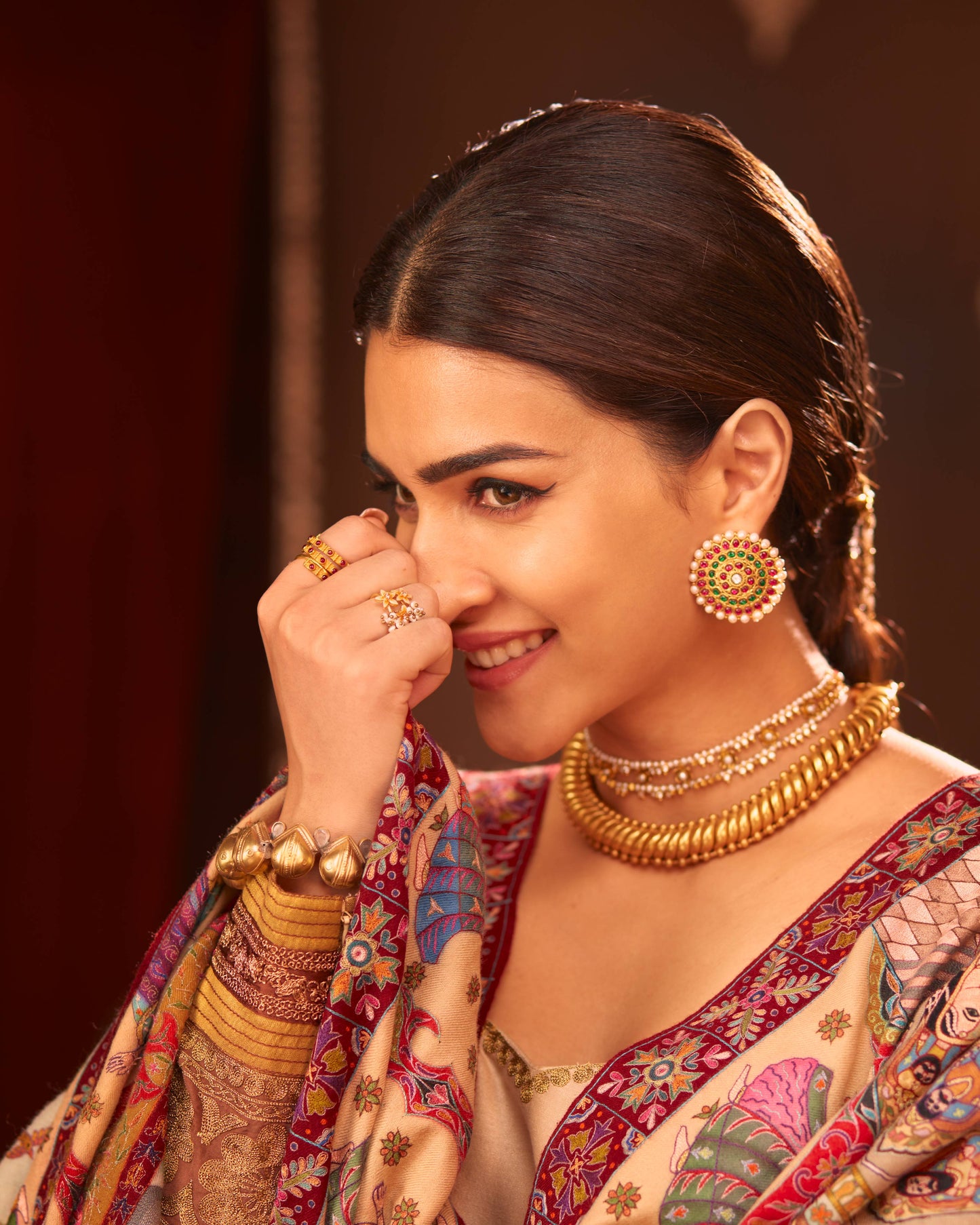 Kriti Sanon is wearing the Ayodhya Tales Pashmina Kalamkari Shawl by Shaza.