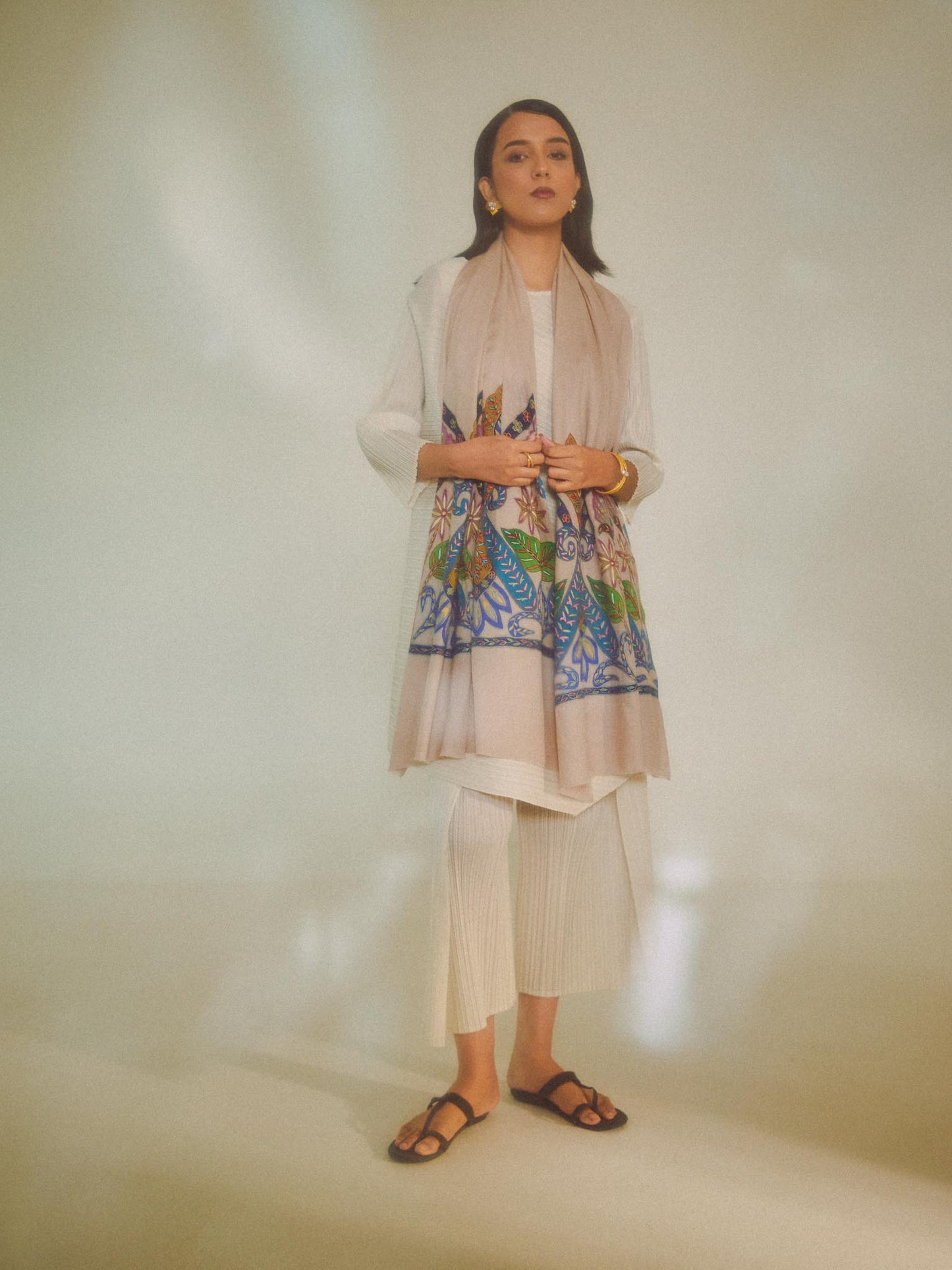 Model is wearing the pashmina kalamkari border stole from shaza. 