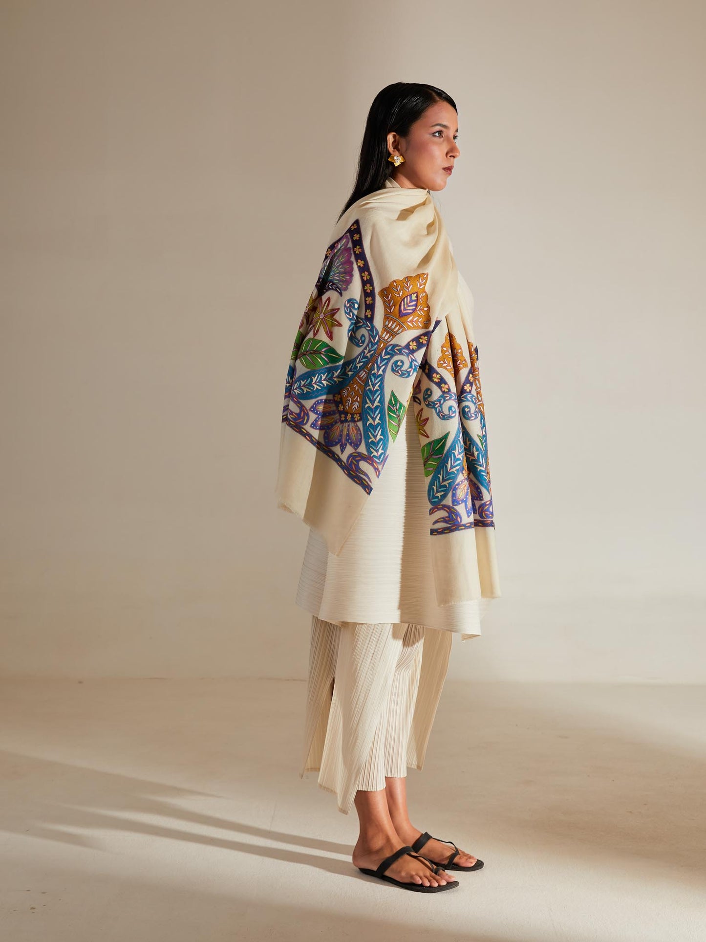 Model is wearing the pashmina kalamkari border stole from shaza.
