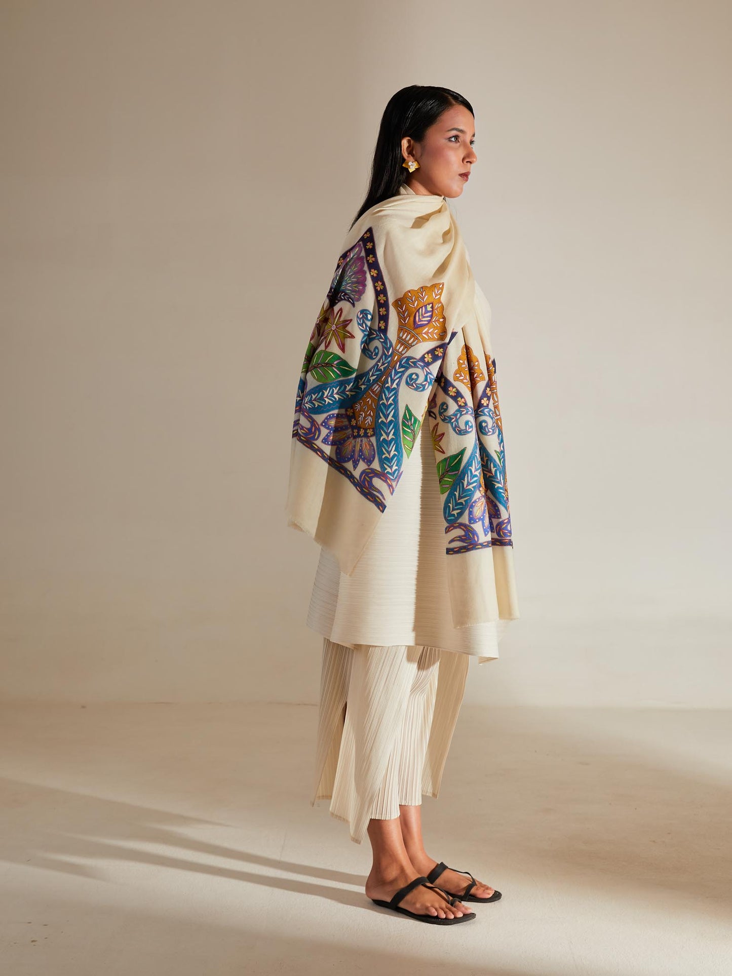 Model is wearing the pashmina kalamkari border stole from shaza. 