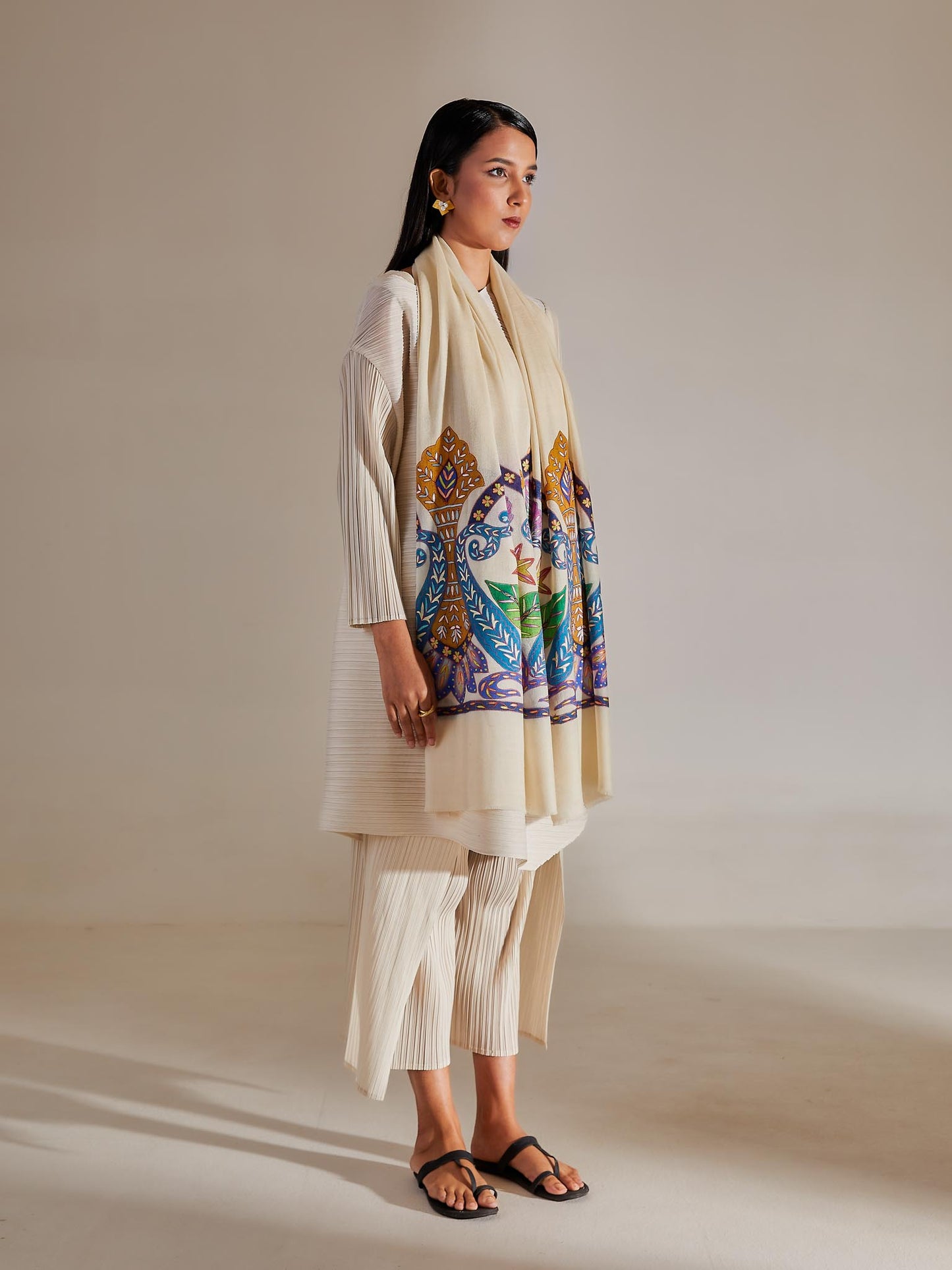 Model is wearing the pashmina kalamkari border stole from shaza.