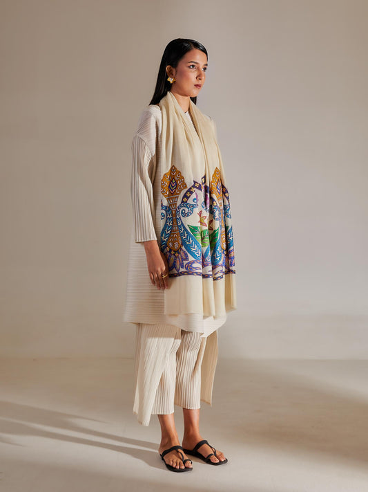 Model is wearing the pashmina kalamkari border stole from shaza.