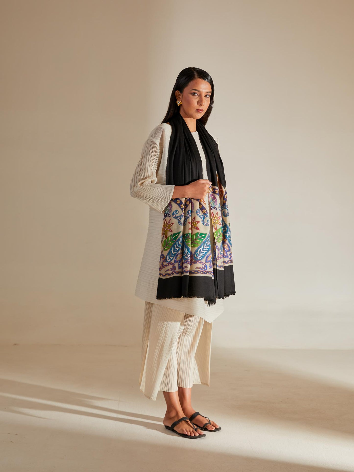 Model is wearing the pashmina kalamkari border stole from shaza. 