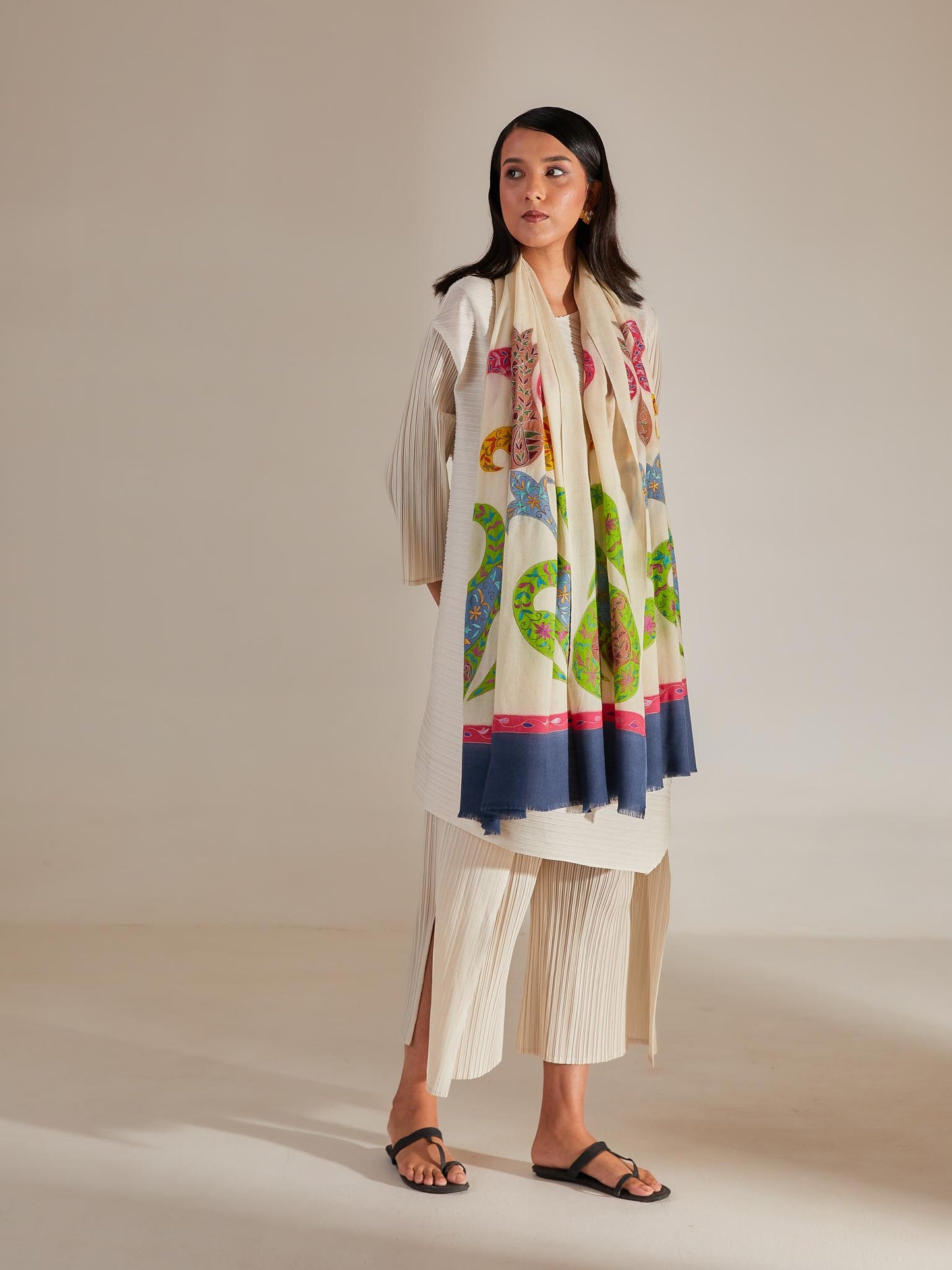 Model is wearing the pashmina kalamkari border stole from shaza.