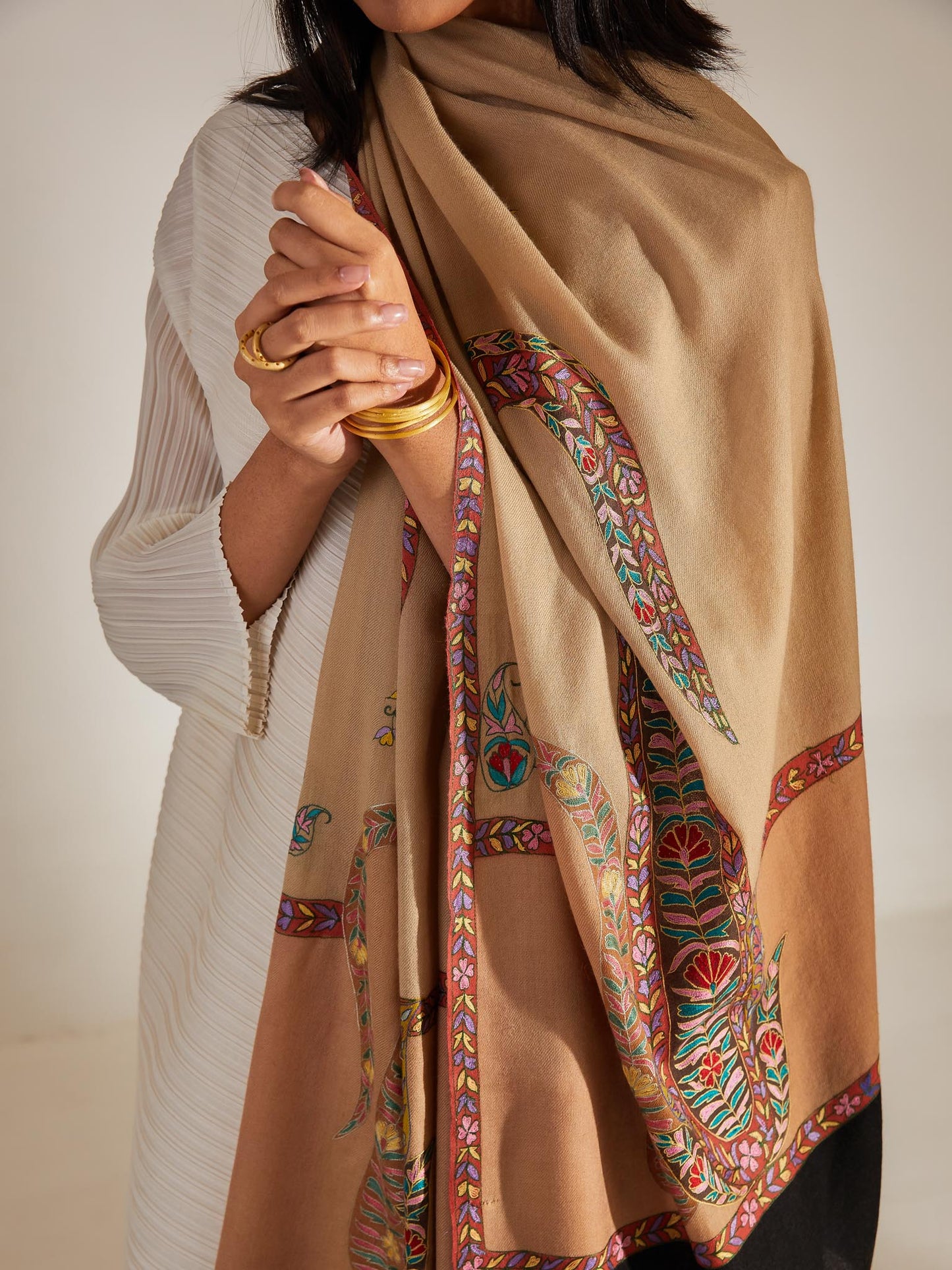 Model is wearing the pashmina kalamkari border stole from shaza.