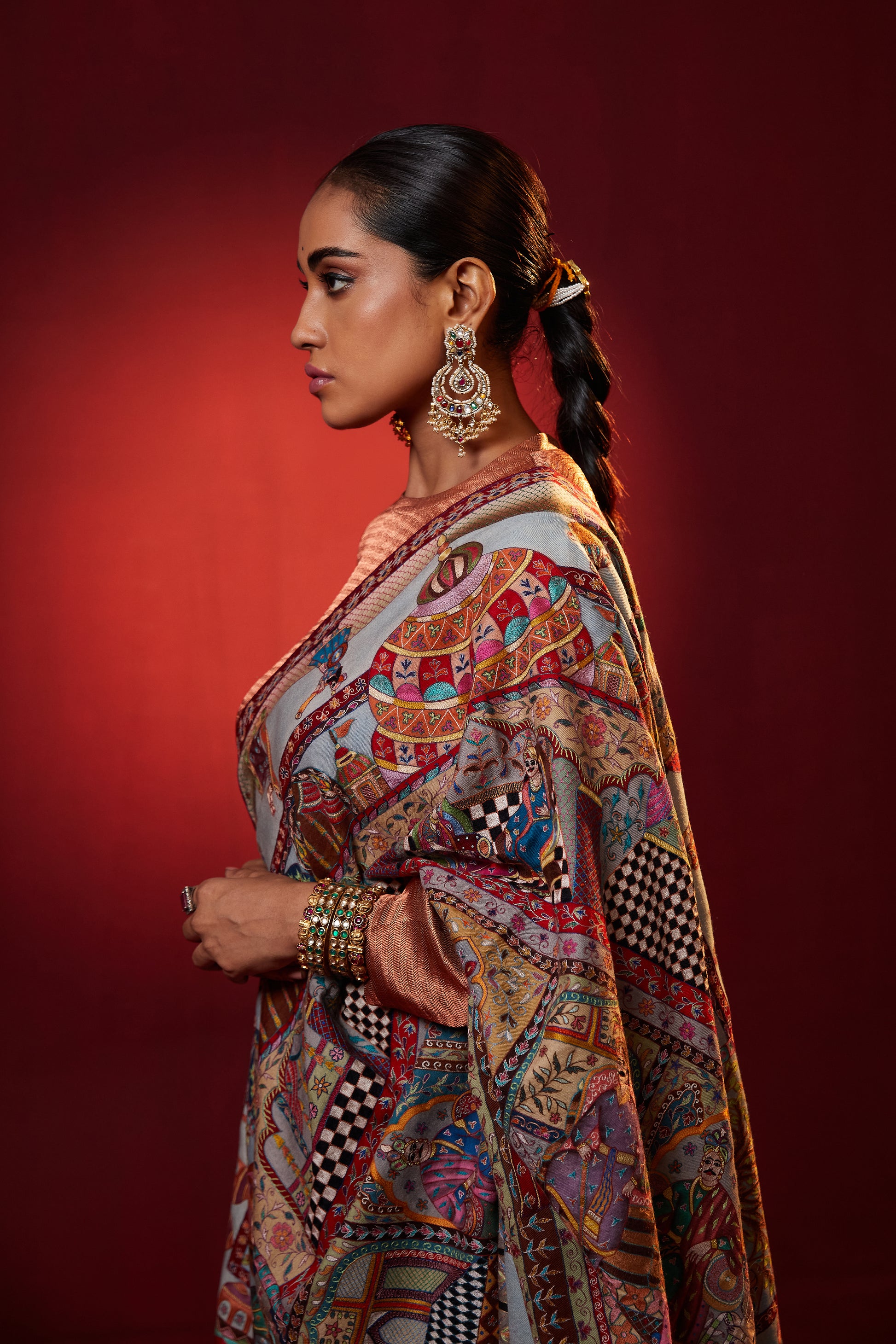 Model is wearing Kalam-e-Mehfil Pashmina Shawl by shaza.