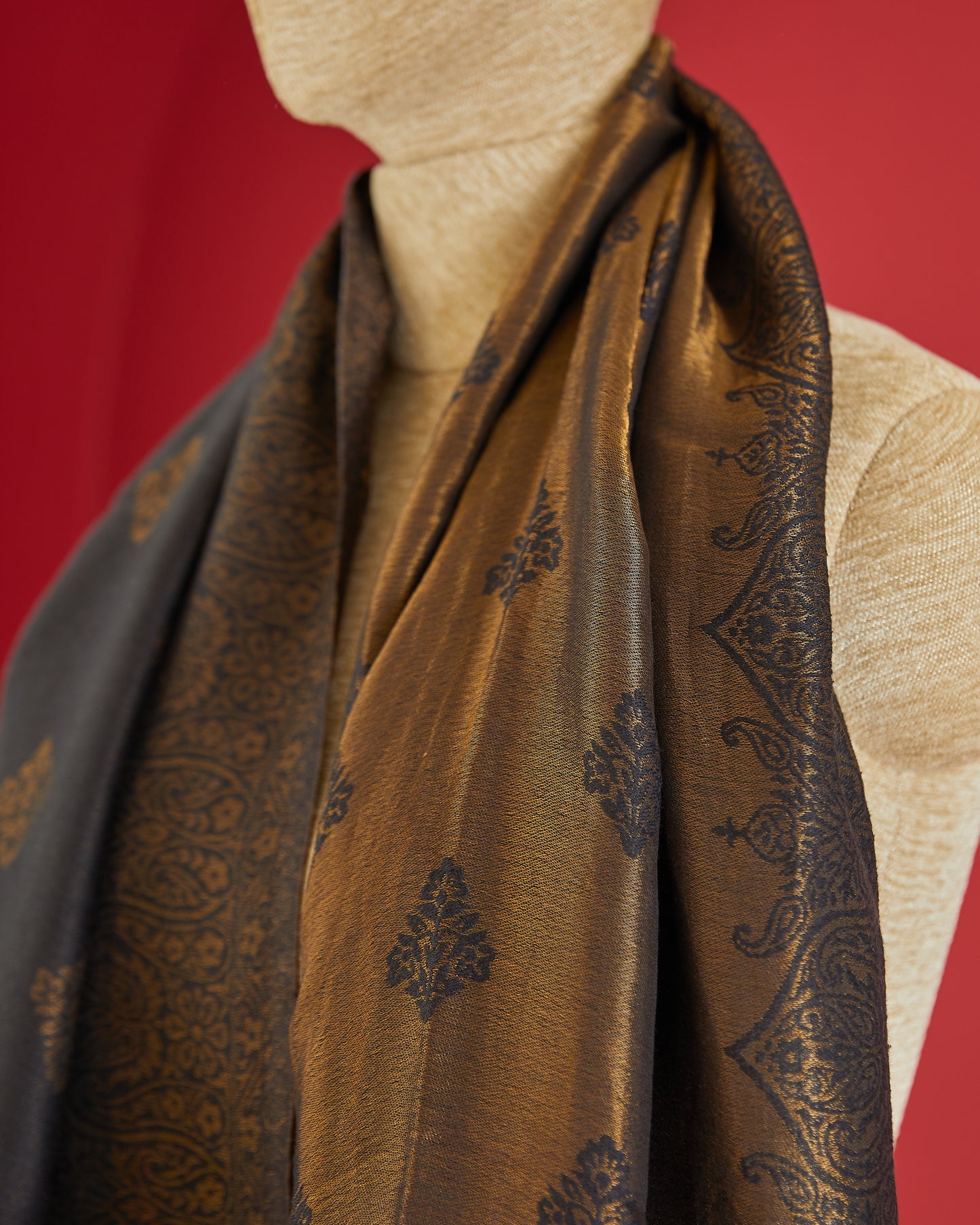 Wool Reversible Zari Stole
