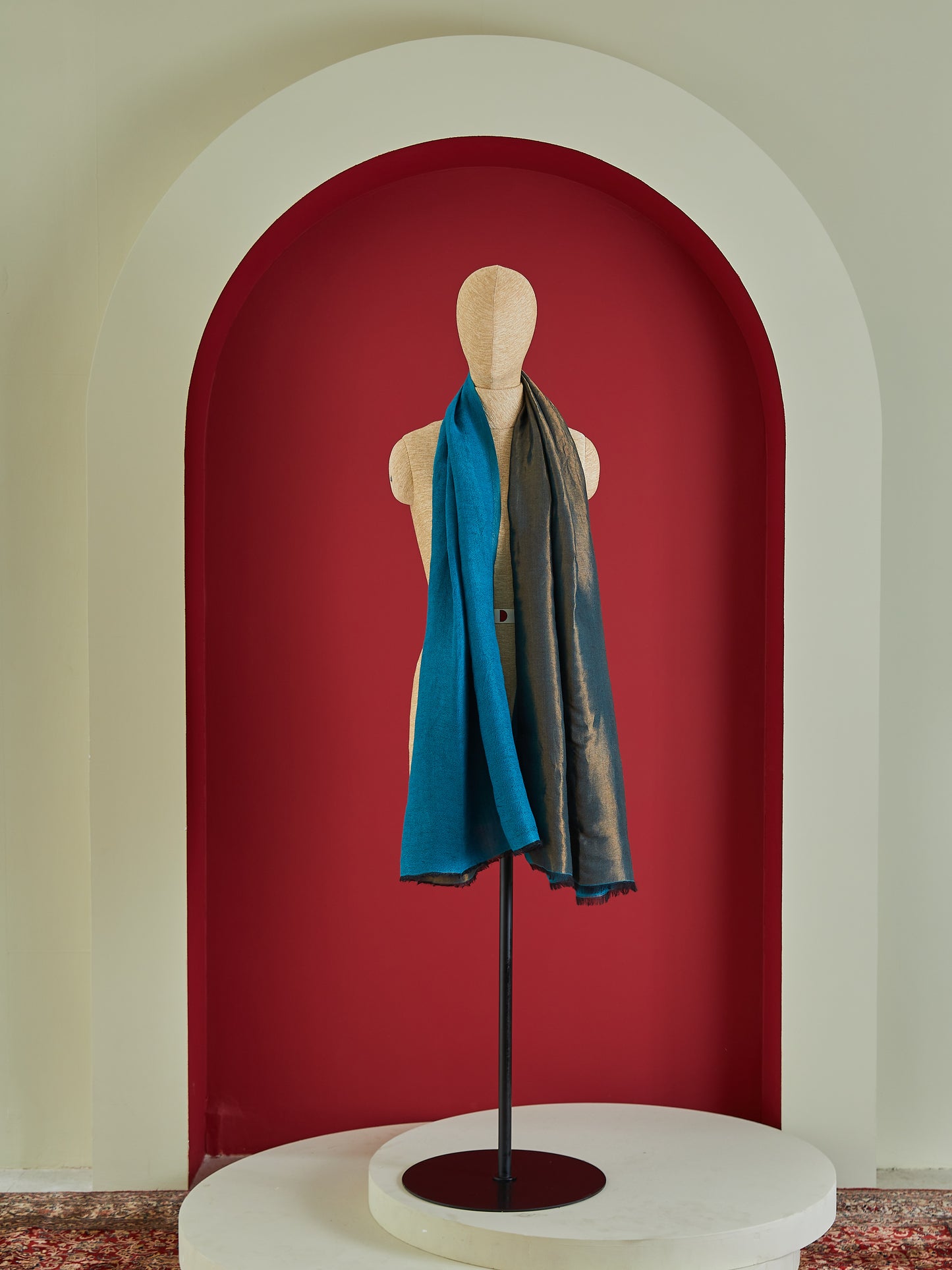 Wool Reversible Zari Stole