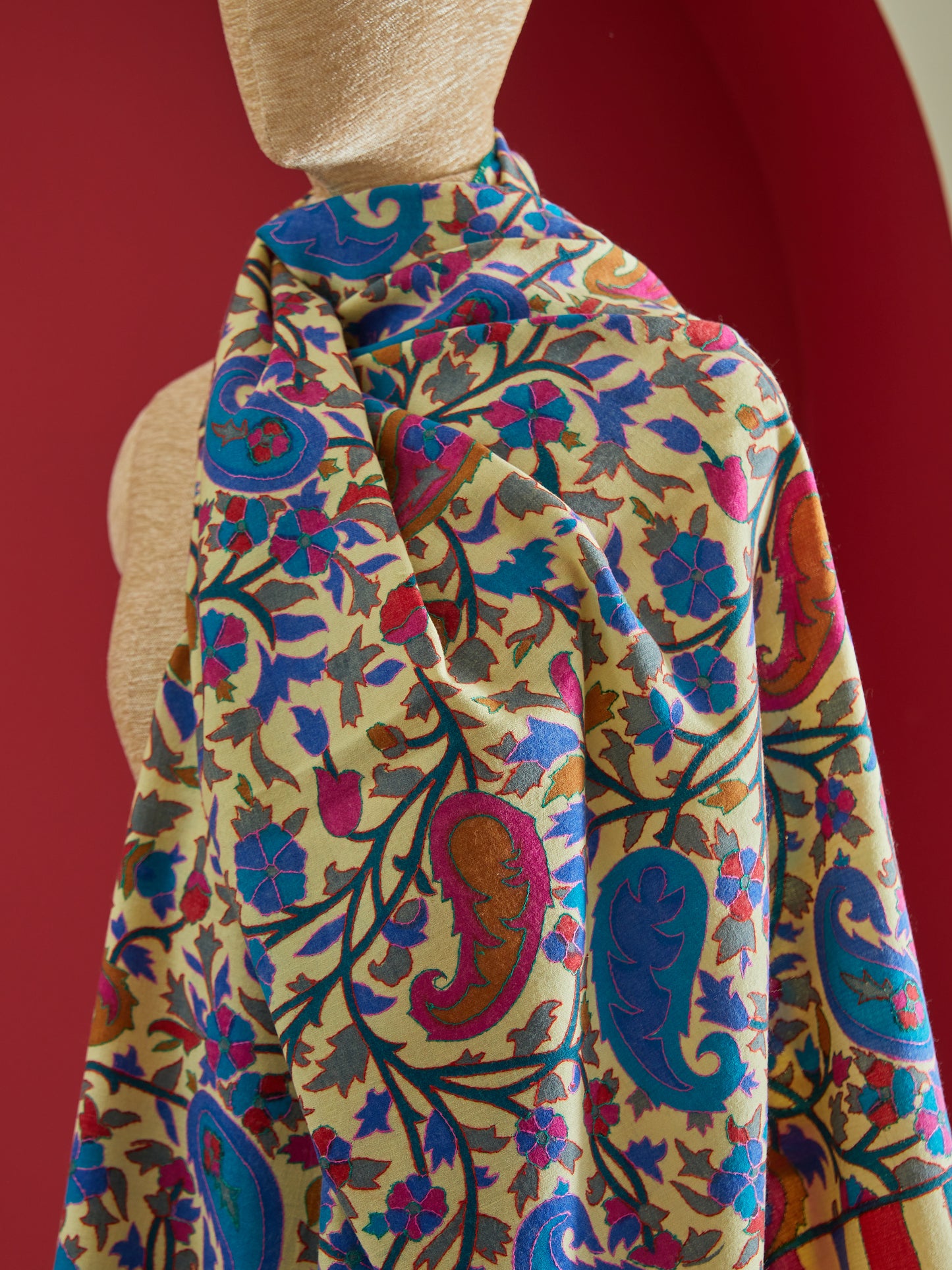 Cashmere Print Outline Stole