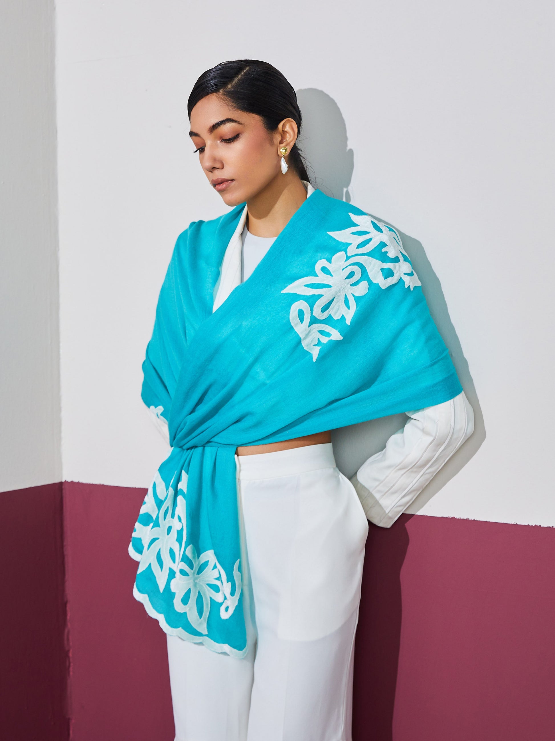 Model is wearing a firozi blue Velvet affair cashmere stole with white applique from Shaza.