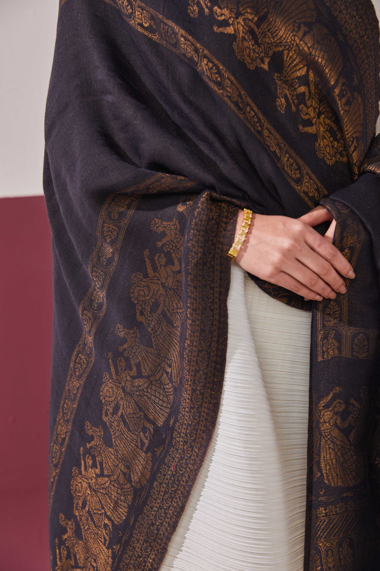 Wool Reversible Zari Stole