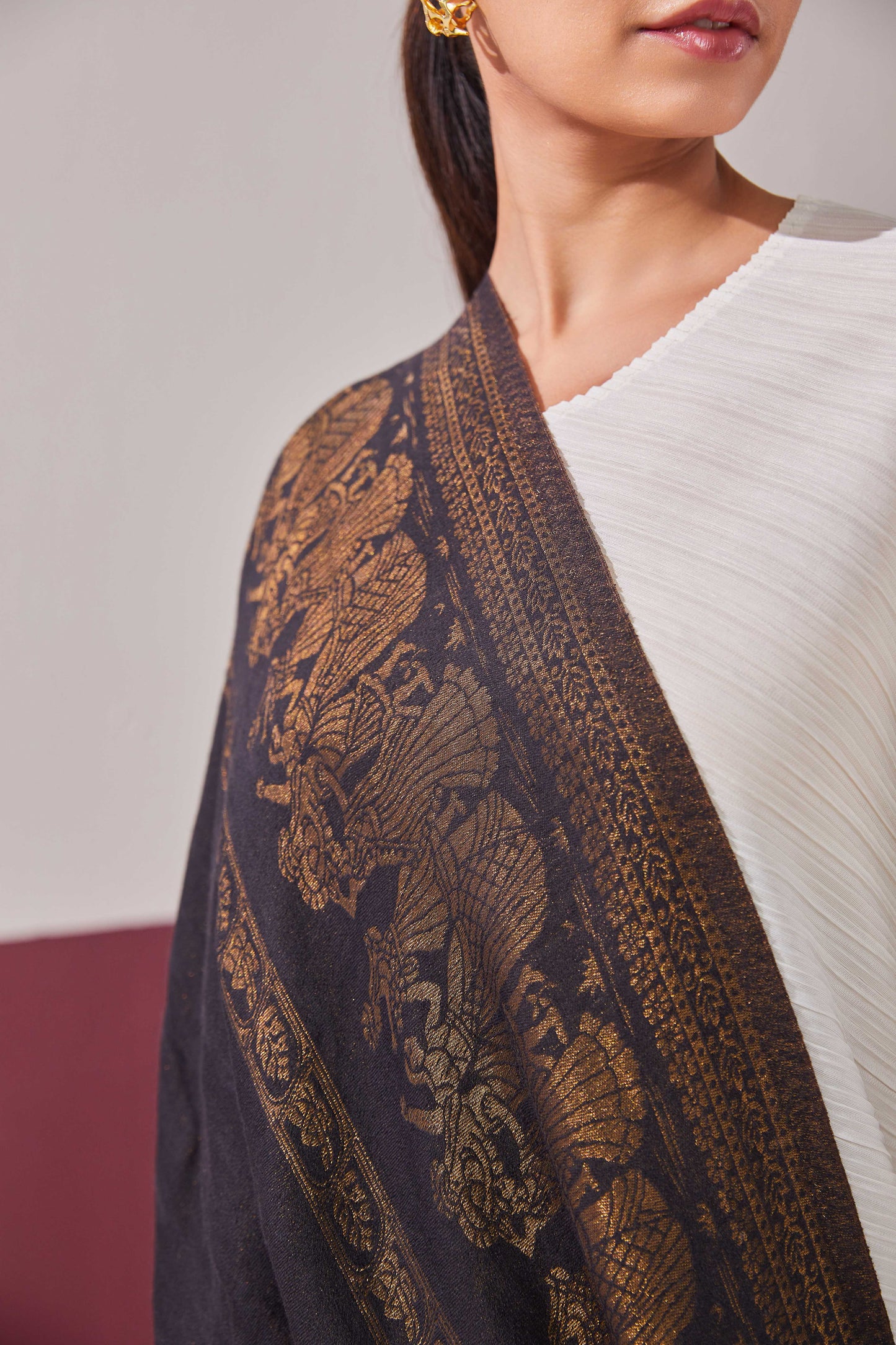 Wool Reversible Zari Stole