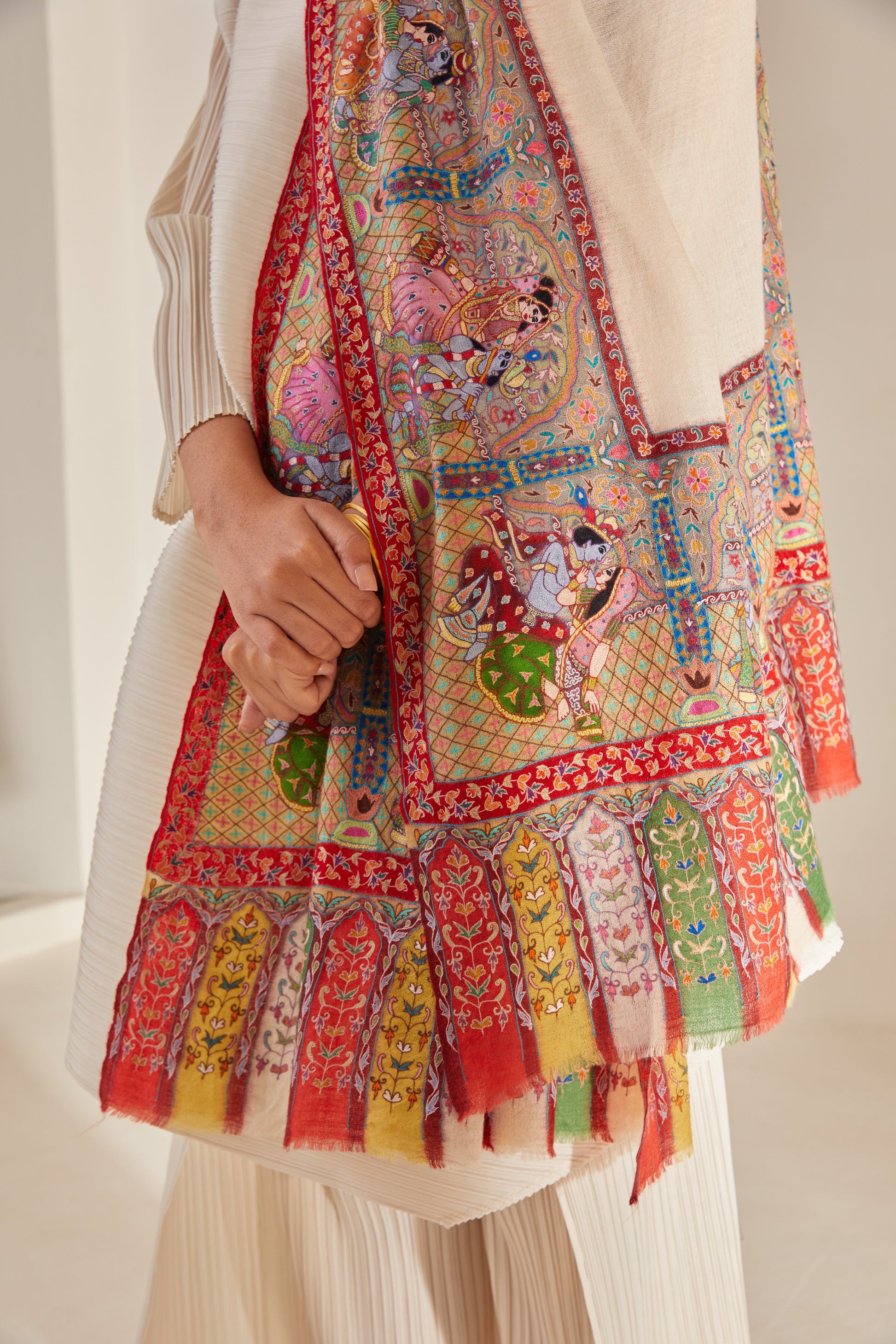 Model is wearing the Manohar Border Pashmina Kalmakari Shawl by Shaza.