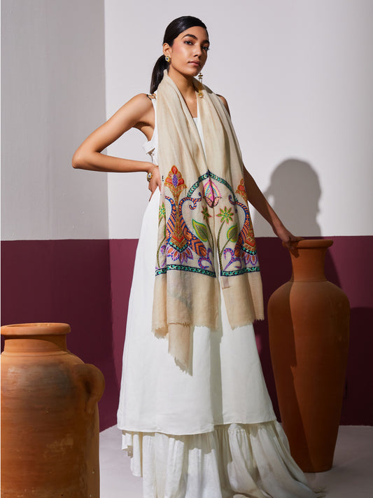 Model is wearing a Pashmina Kalamkari Border stole in white from Shaza.