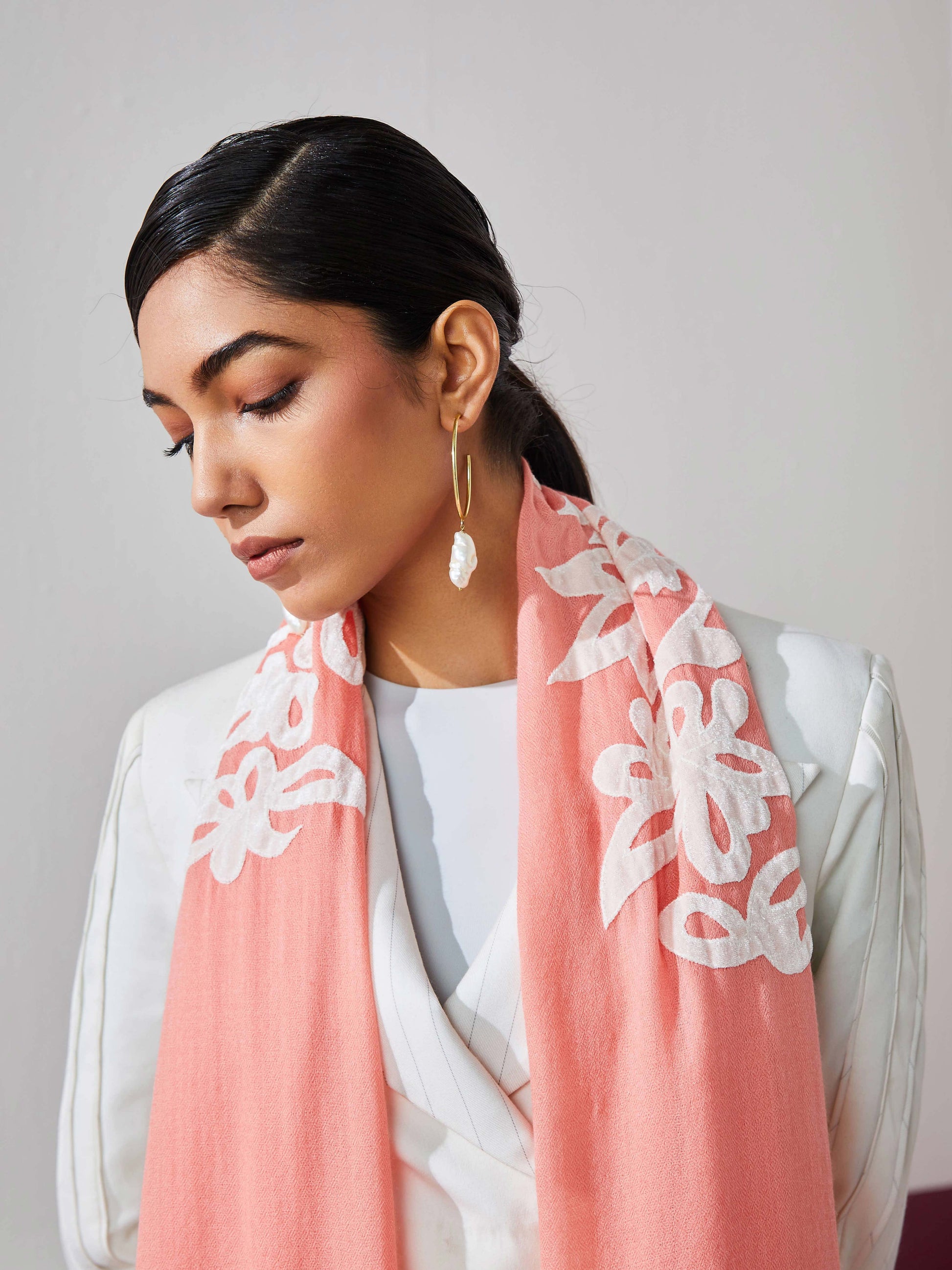 Model is wearing a baby pink Velvet affair cashmere stole with white applique from Shaza.