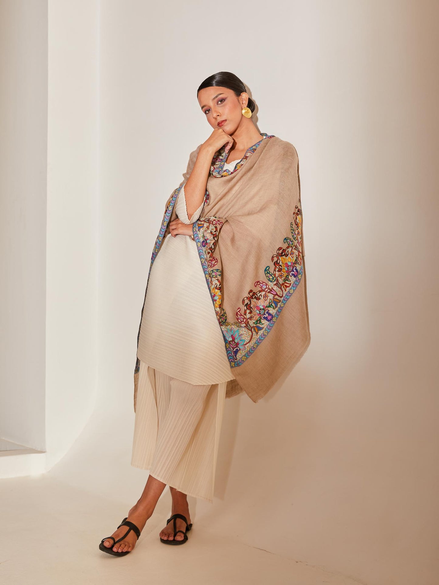 Model is wearing the Sahira Pashmina Shawl from Shaza.