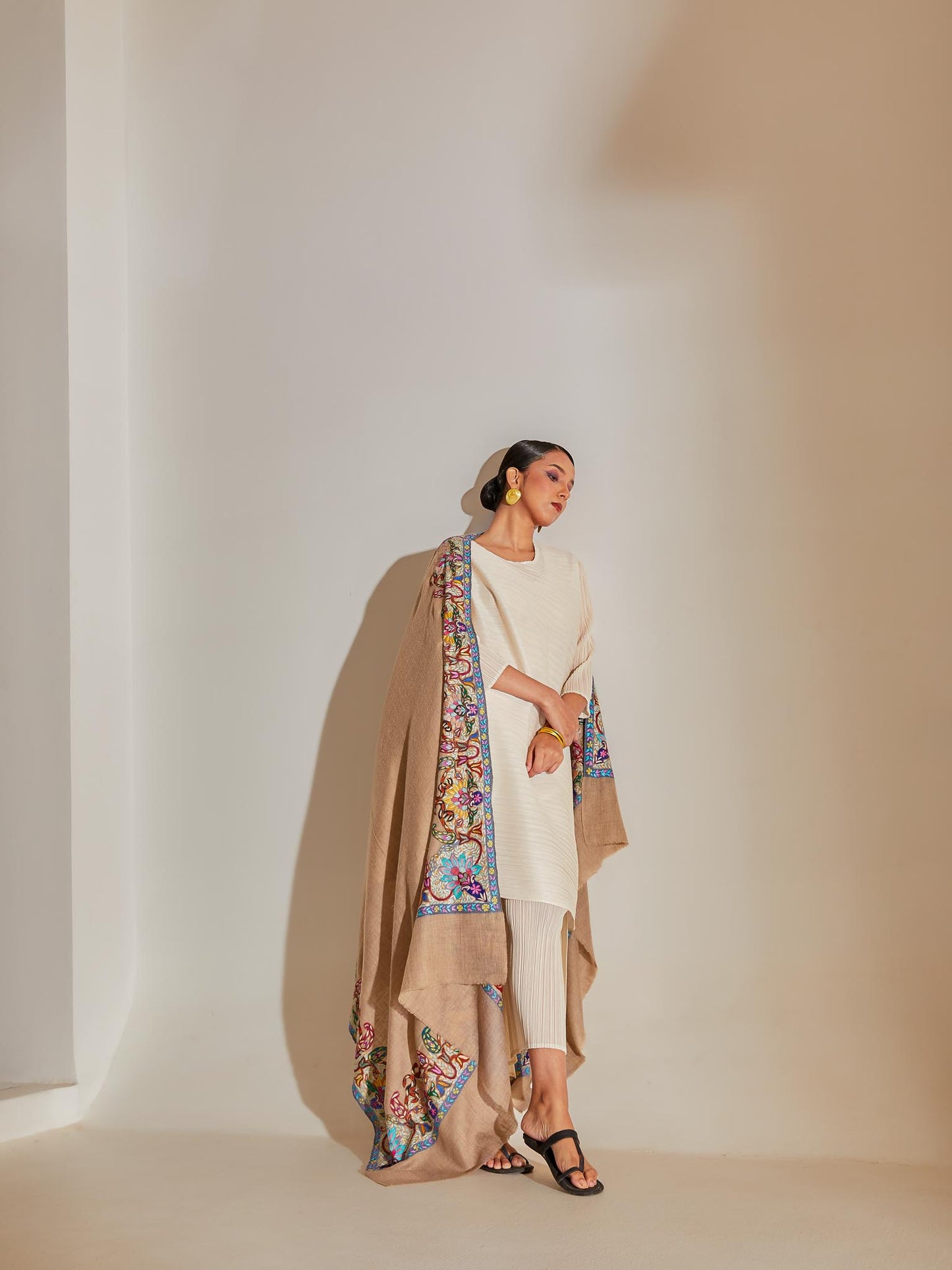 Model is wearing the Sahira Pashmina Shawl from Shaza.