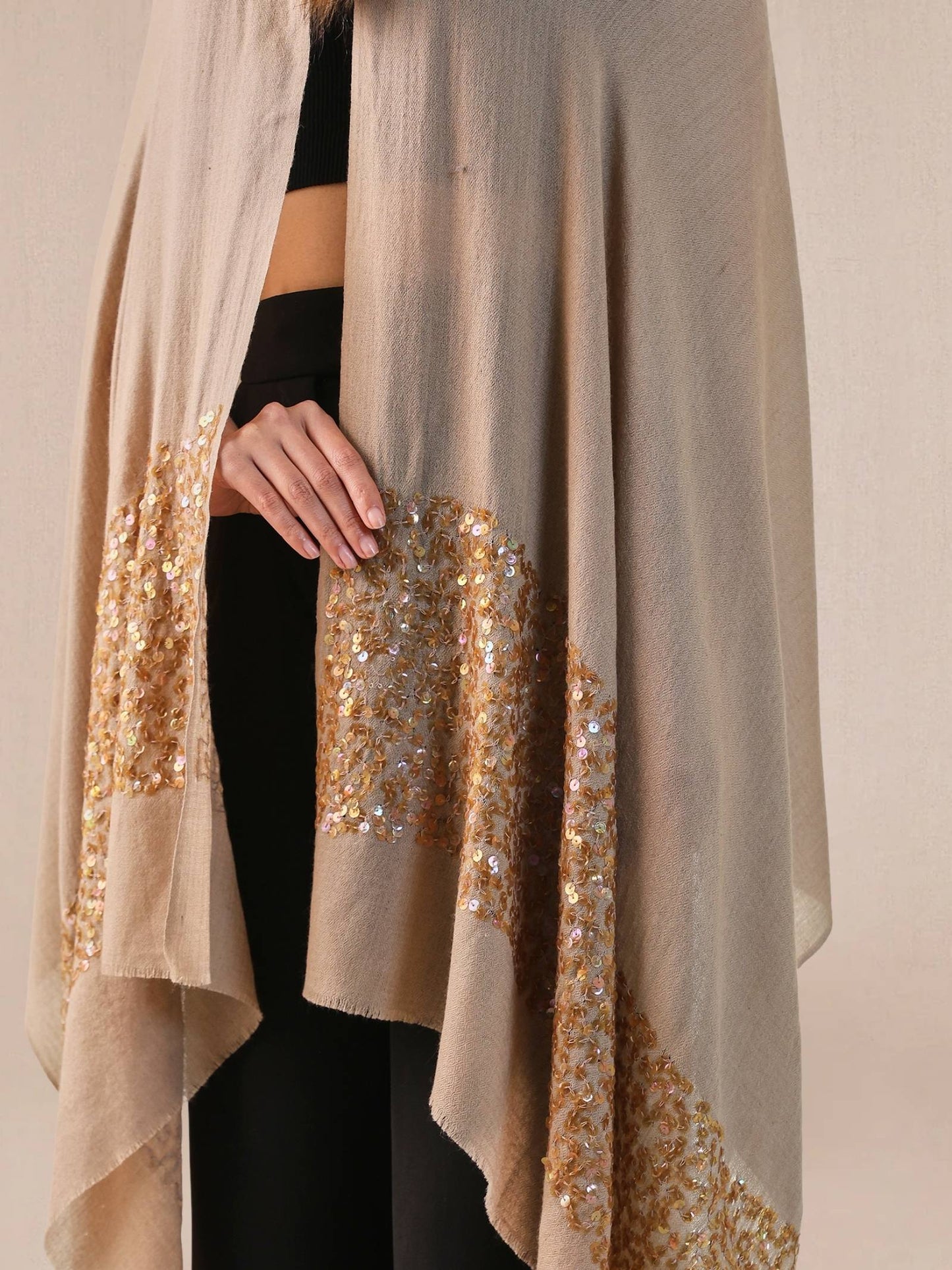 fur-cashmere-shellwork-pocho