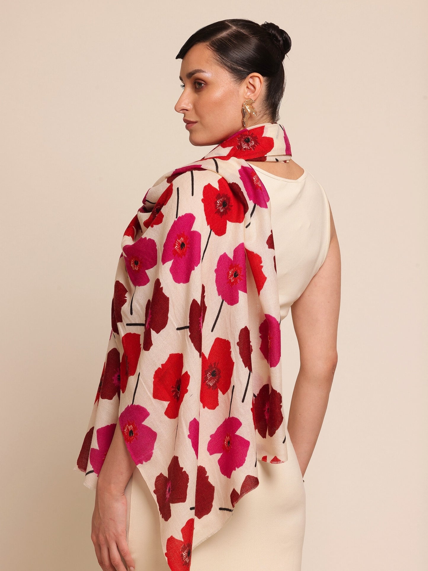 Woman wearing a floral stole with red and pink flowers