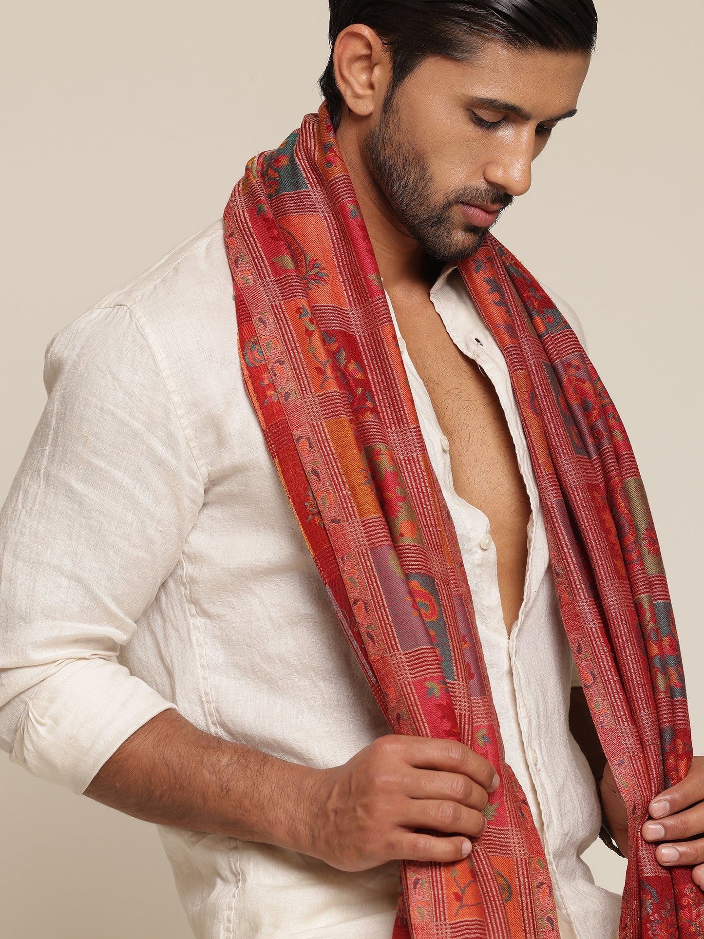 Man wearing a red stole