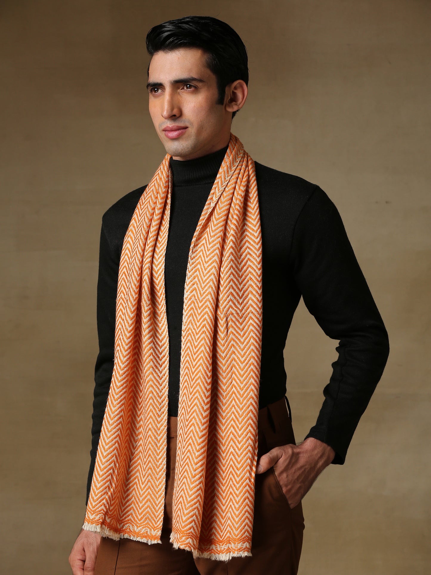 Cashmere Muffler in Chevron
