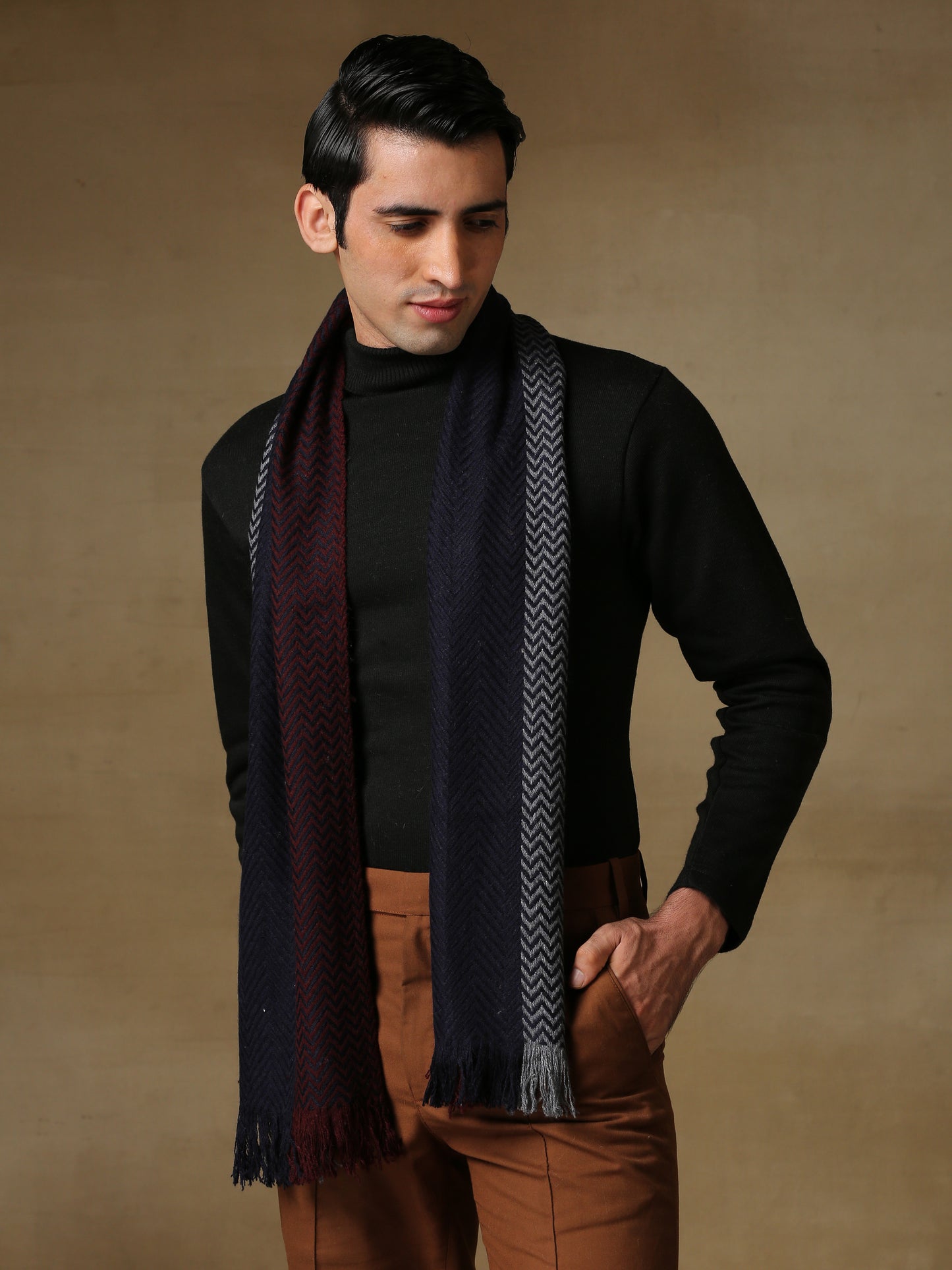 Cashmere Muffler in Chevron