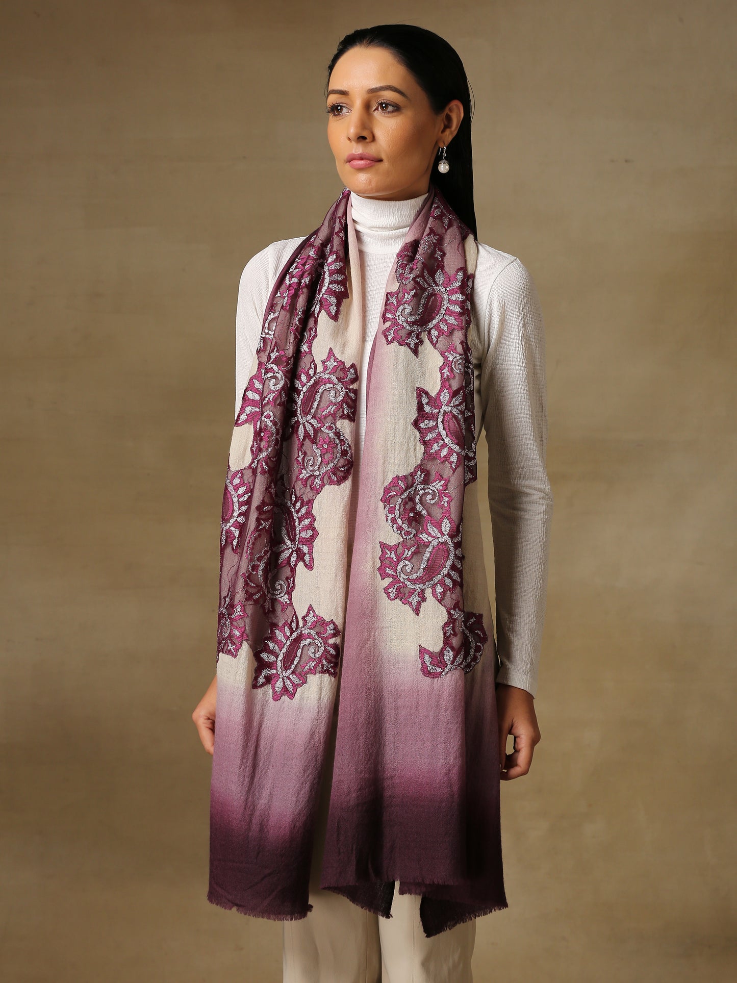 Model is wearing a Pashmina celestial chantilly stole in the colour orchid.