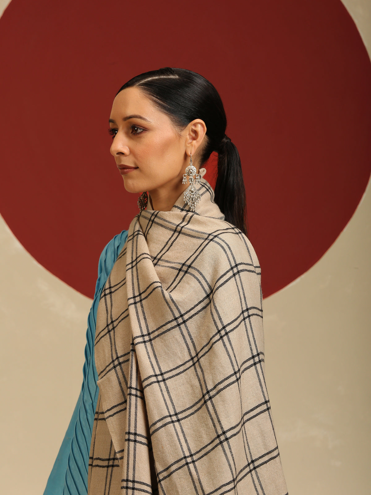 Model is wearing a Pashmina Check Stole in cream with black crosslines