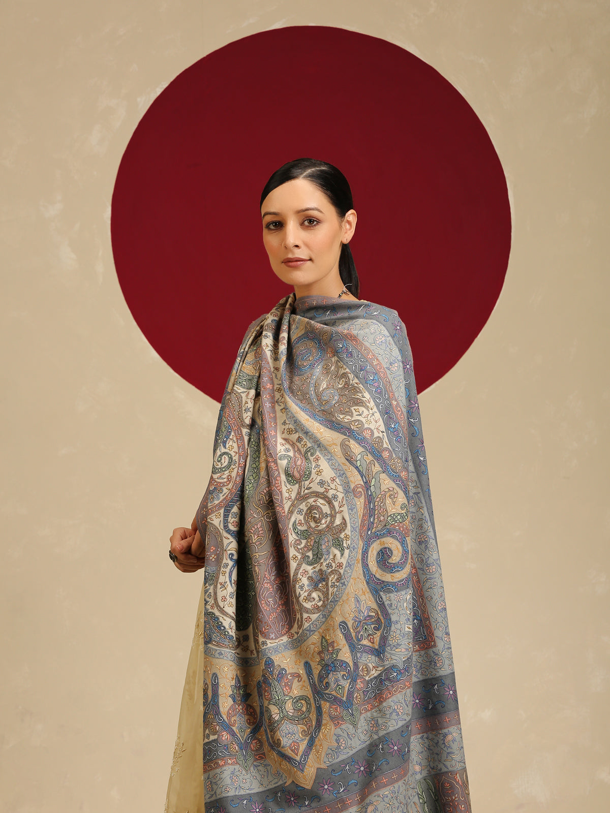 Model is wearing the Noor-e-kalam pashmina shawl from Shaza.