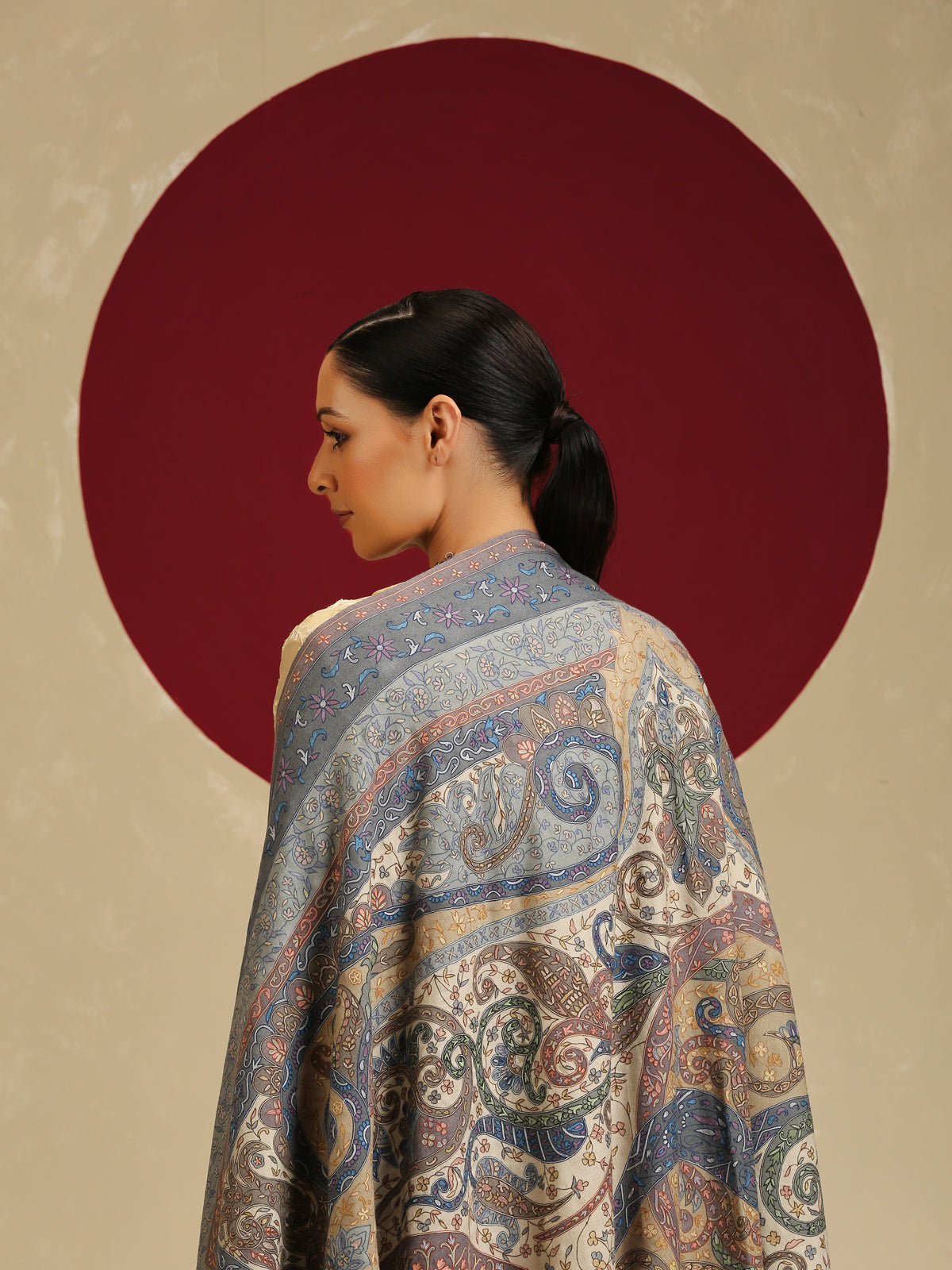 Model is wearing the Noor-e-kalam pashmina shawl from Shaza.