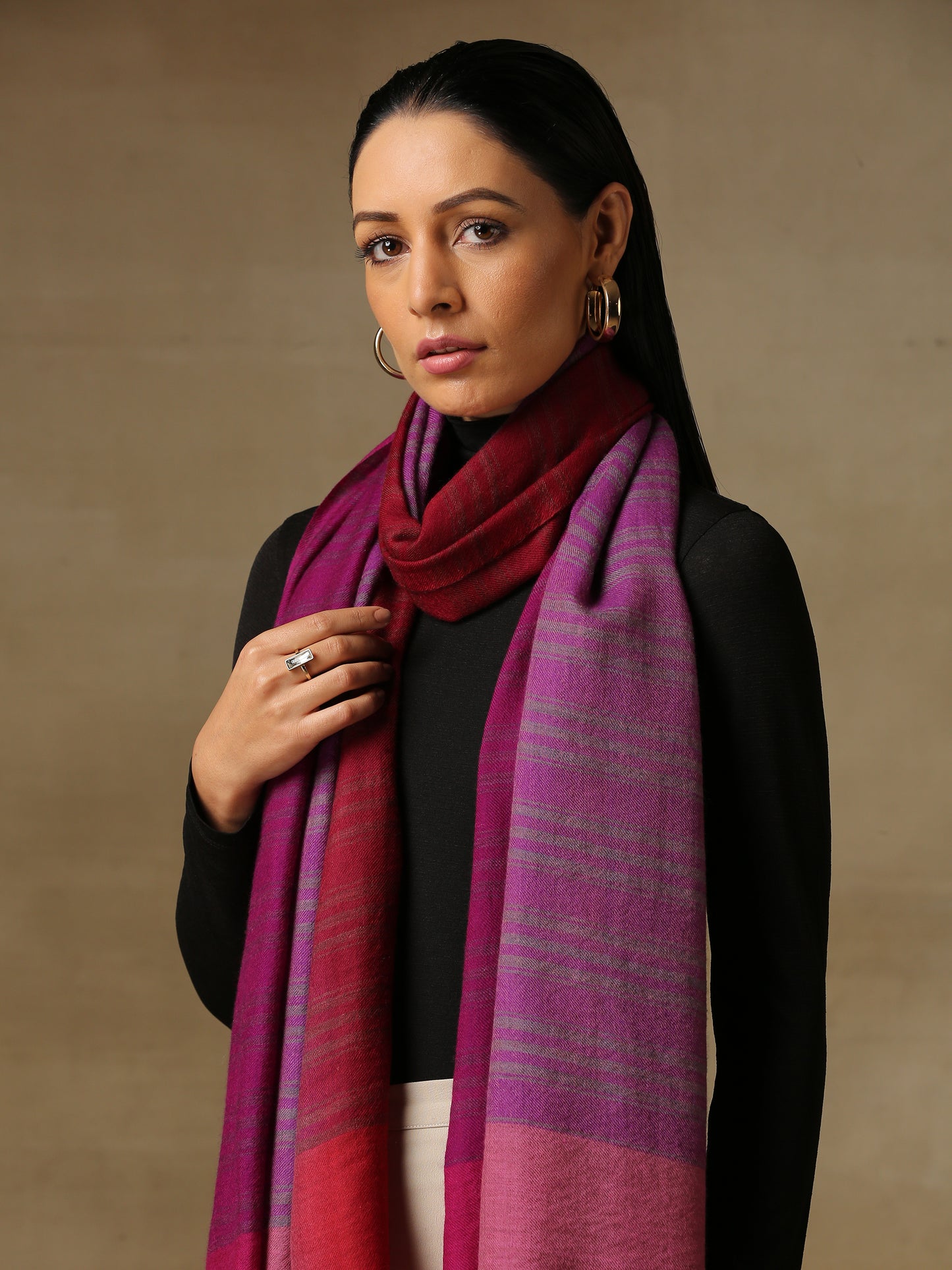 Model is wearing a Pashmina Ombre stole in Self weave in the colours violet and red.