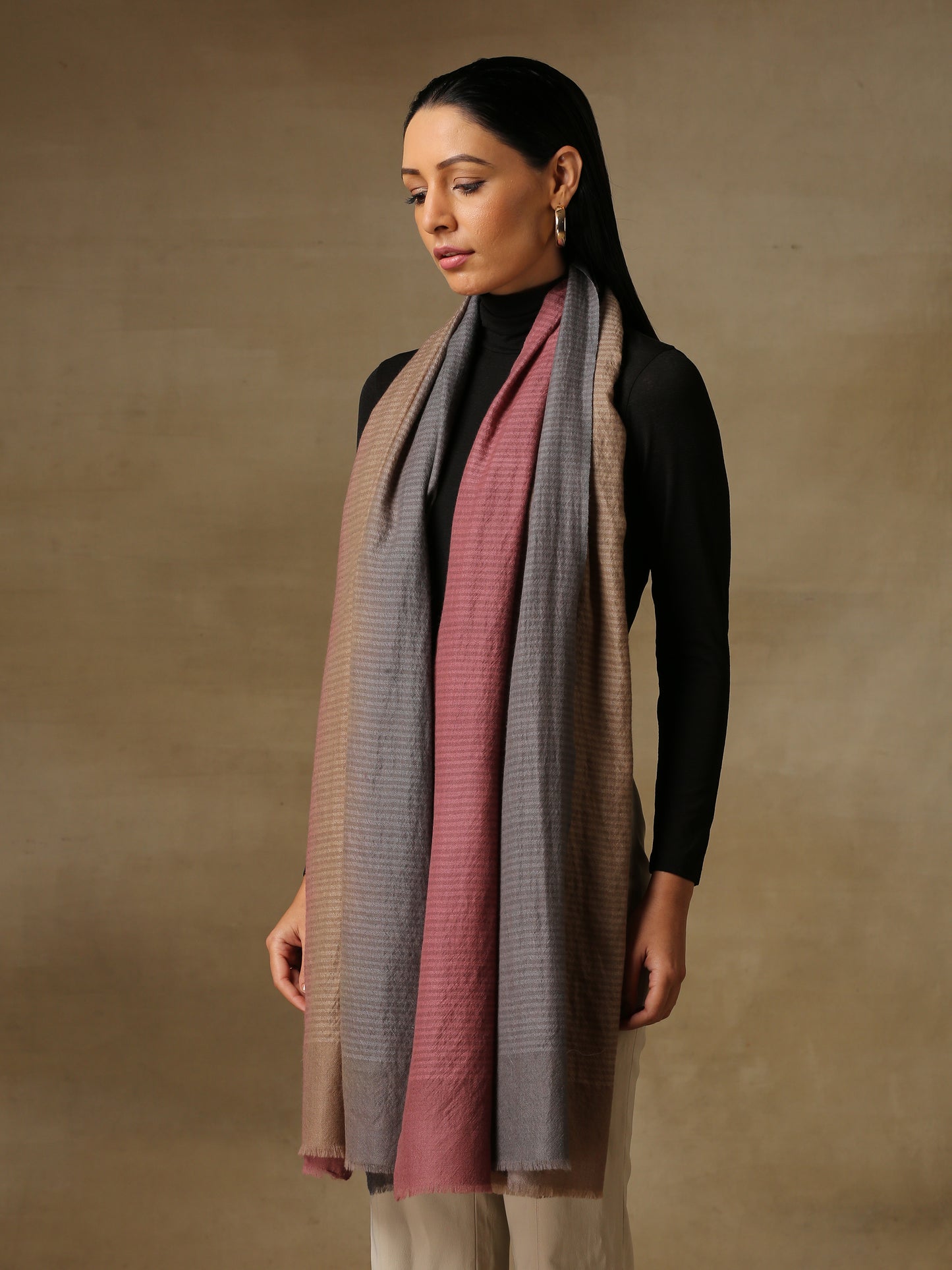 Model is wearing a Pashmina ombre stole in self weave in the colour fawn/nude.