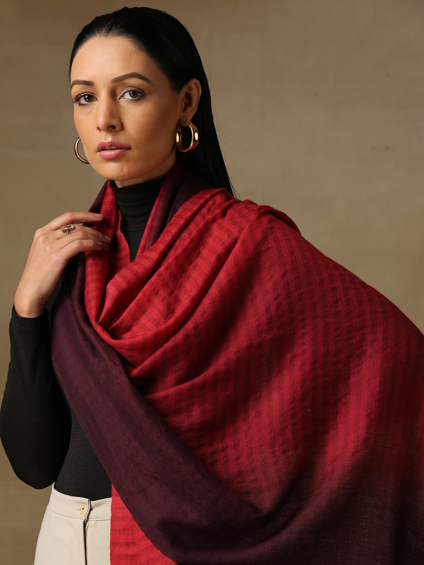 Model is wearing a Pashmina Ombre stole in self weave in the the colours maroon & red.