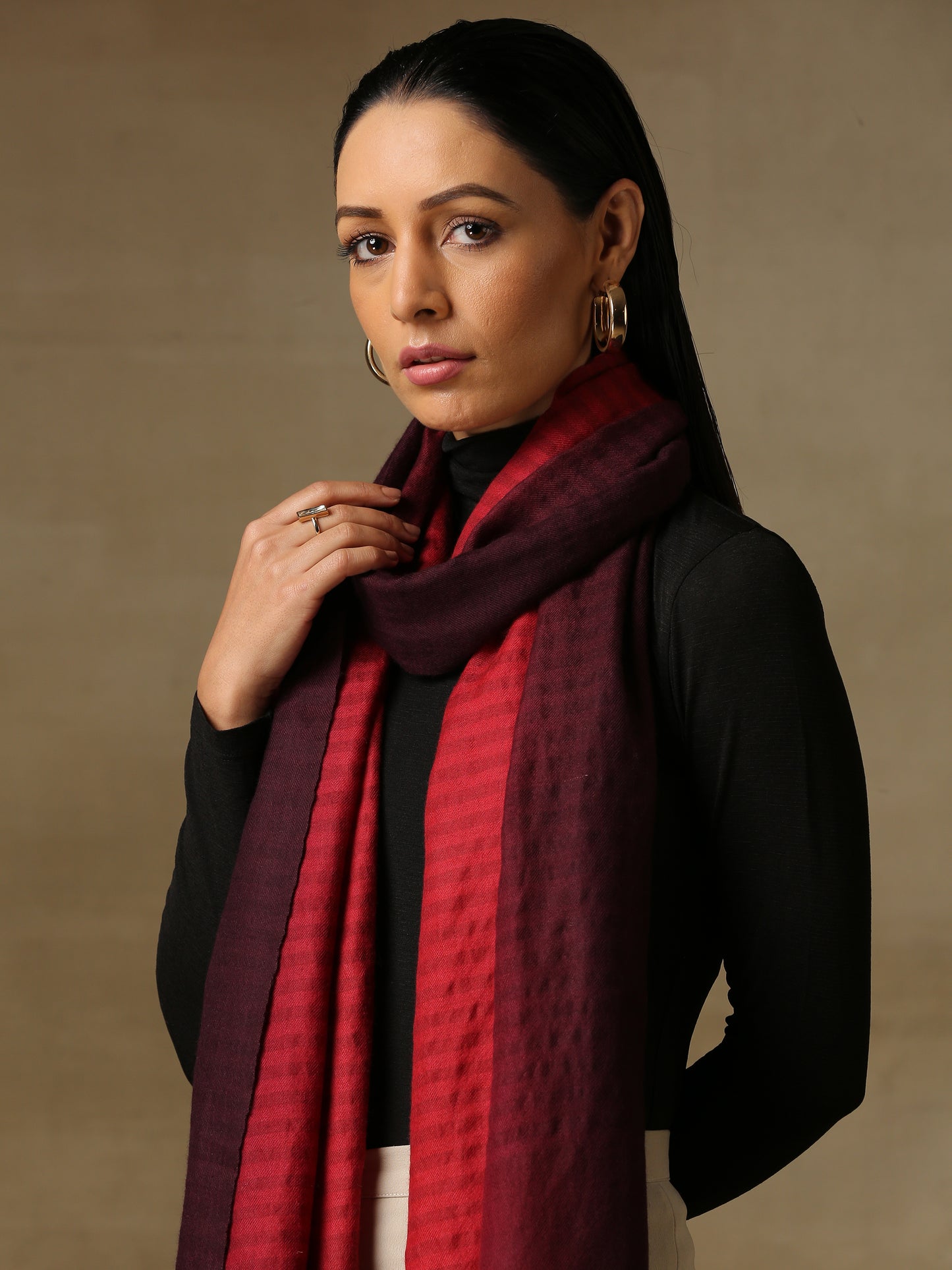 Model is wearing a Pashmina Ombre stole in self weave in the the colours maroon & red.