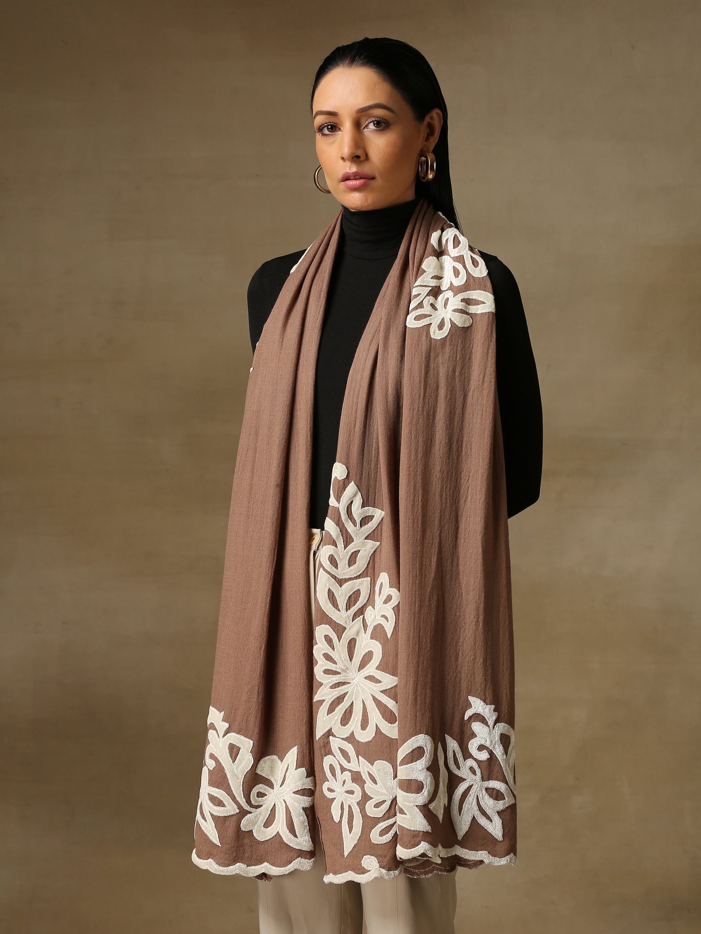 Model is wearing a Velvet affair stole from Shaza, featuring white velvet applique on a toosh coloured cashmere stole.