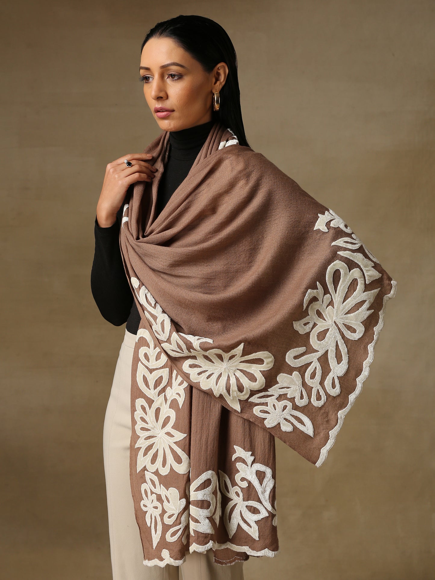 Model is wearing a Velvet affair stole from Shaza, featuring white velvet applique on a toosh coloured cashmere stole.