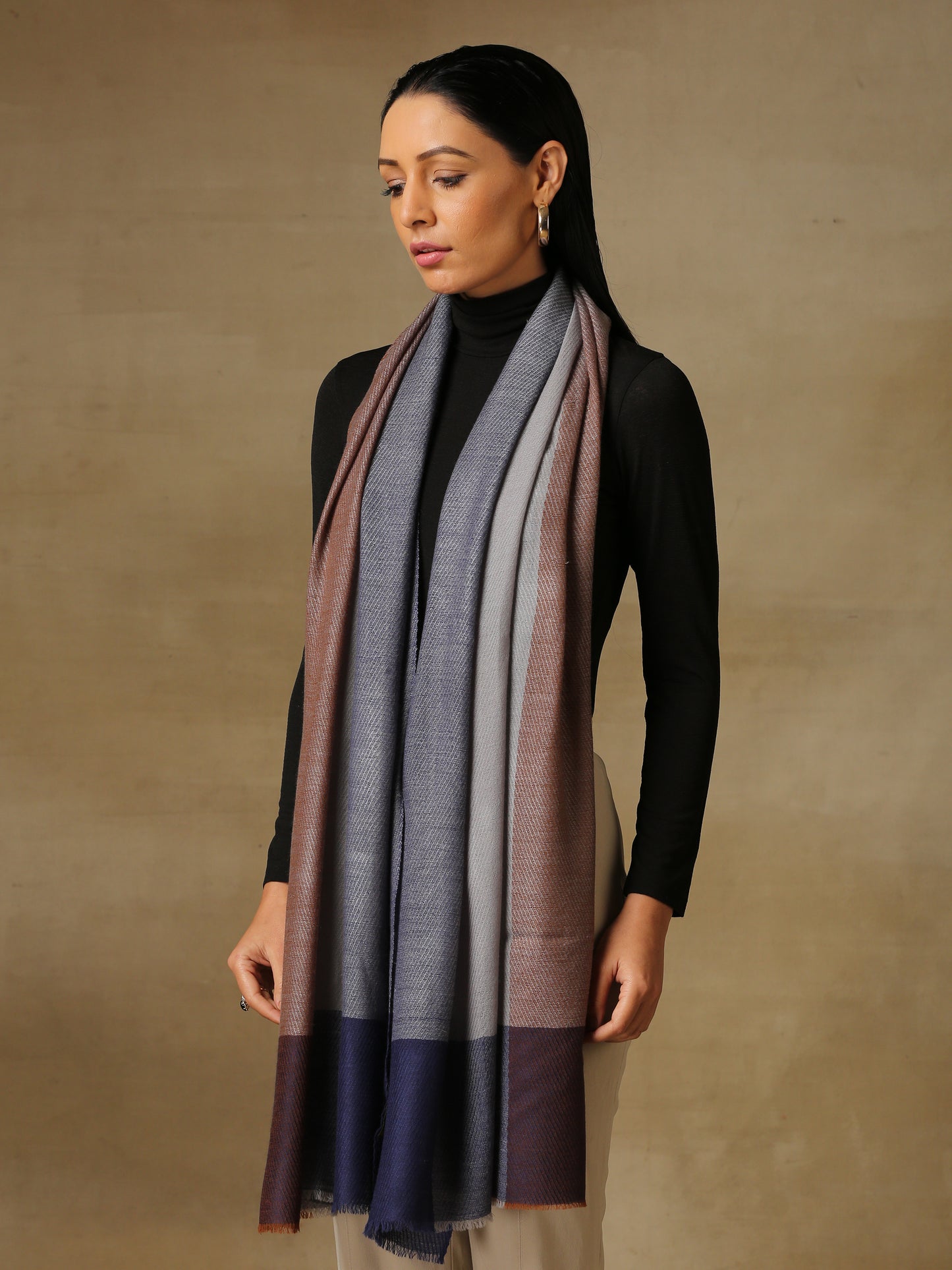 Model is wearing a Pardah stole by Shaza in gray, blue and brown.