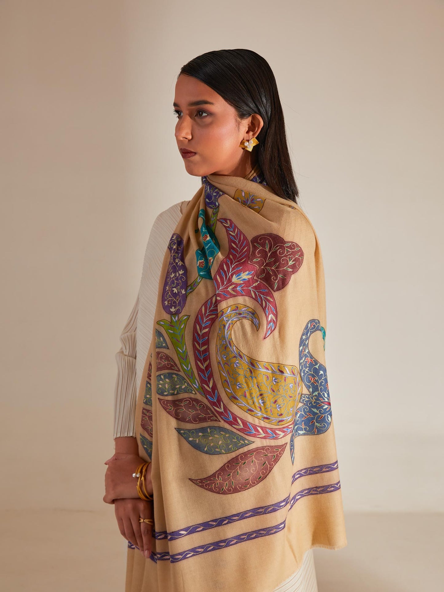 Model is wearing the pashmina kalamkari border stole from shaza.