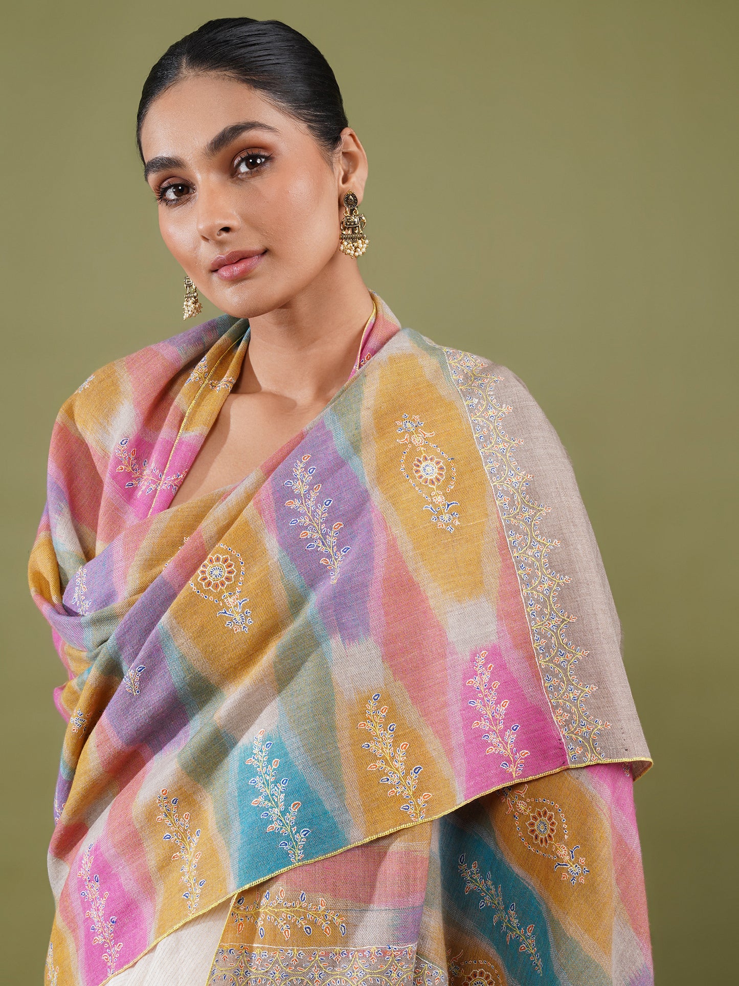 Nusrath Darbaar Pashmina Ekkat Shwal