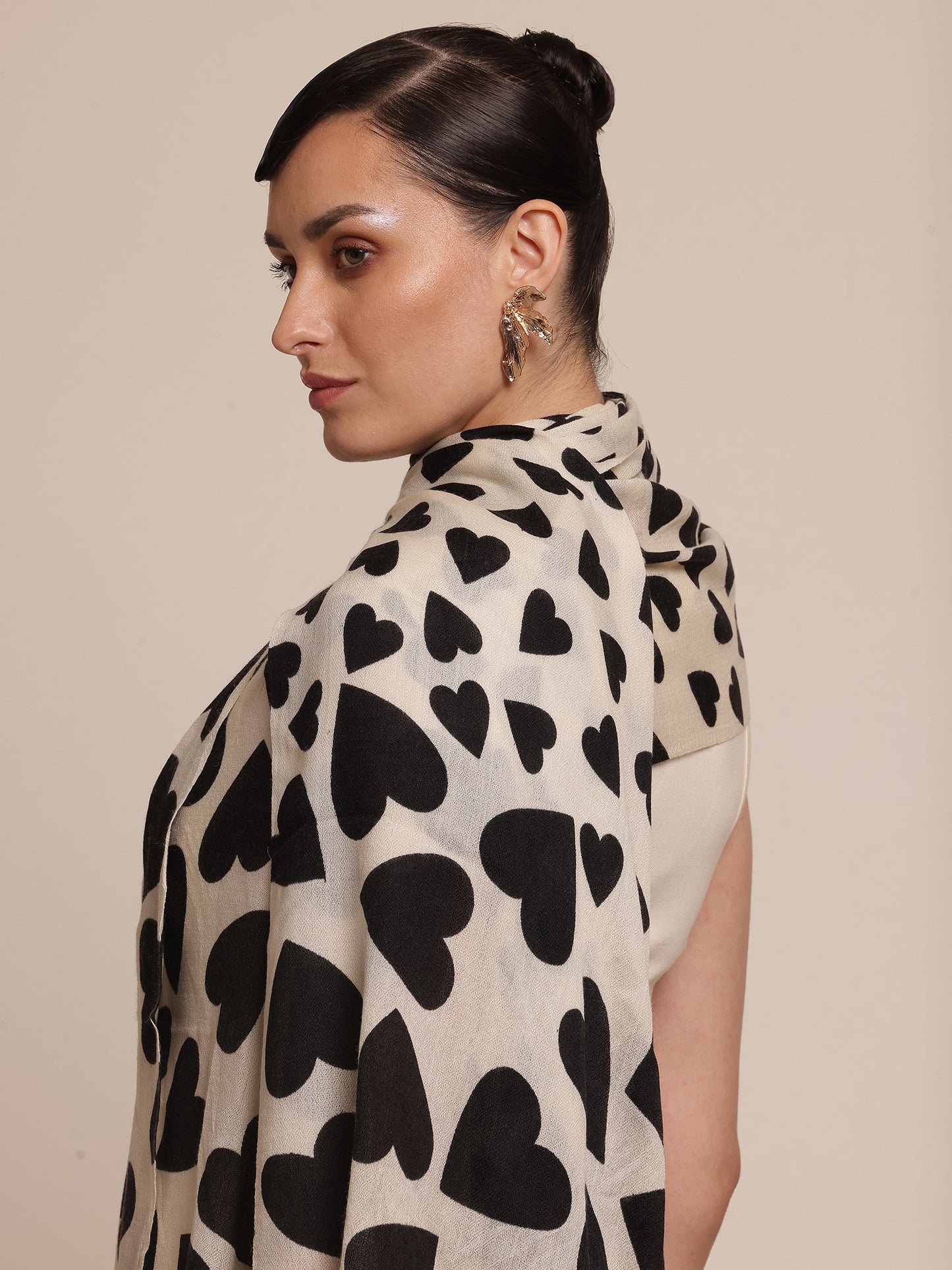 Woman wearing a black and white Heart patterned Stole