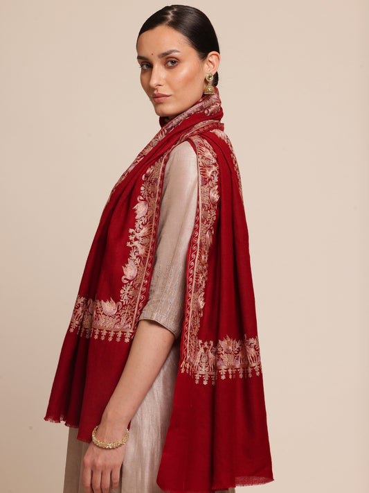 Woman wearing a red stole