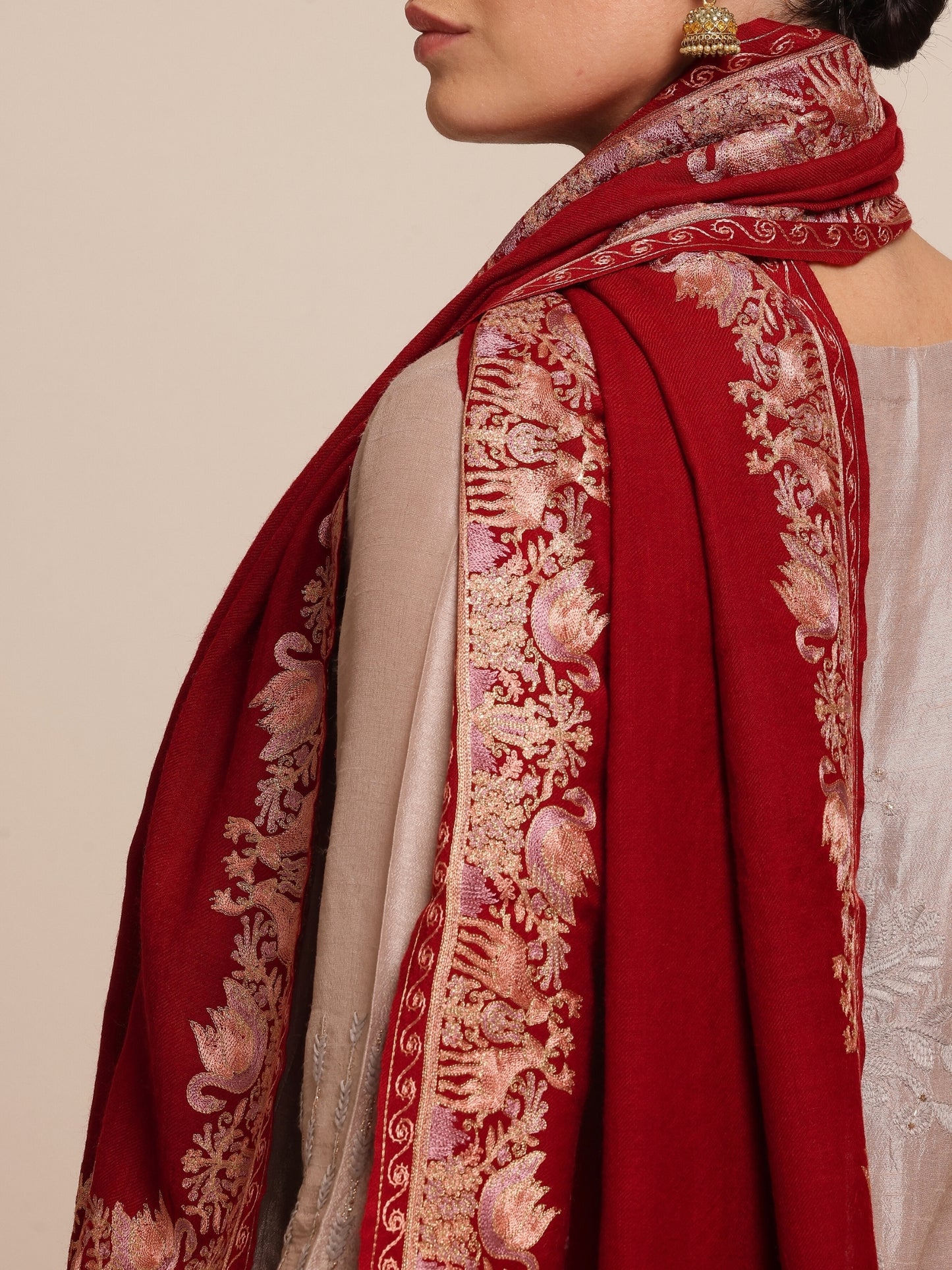 Woman wearing a red stole