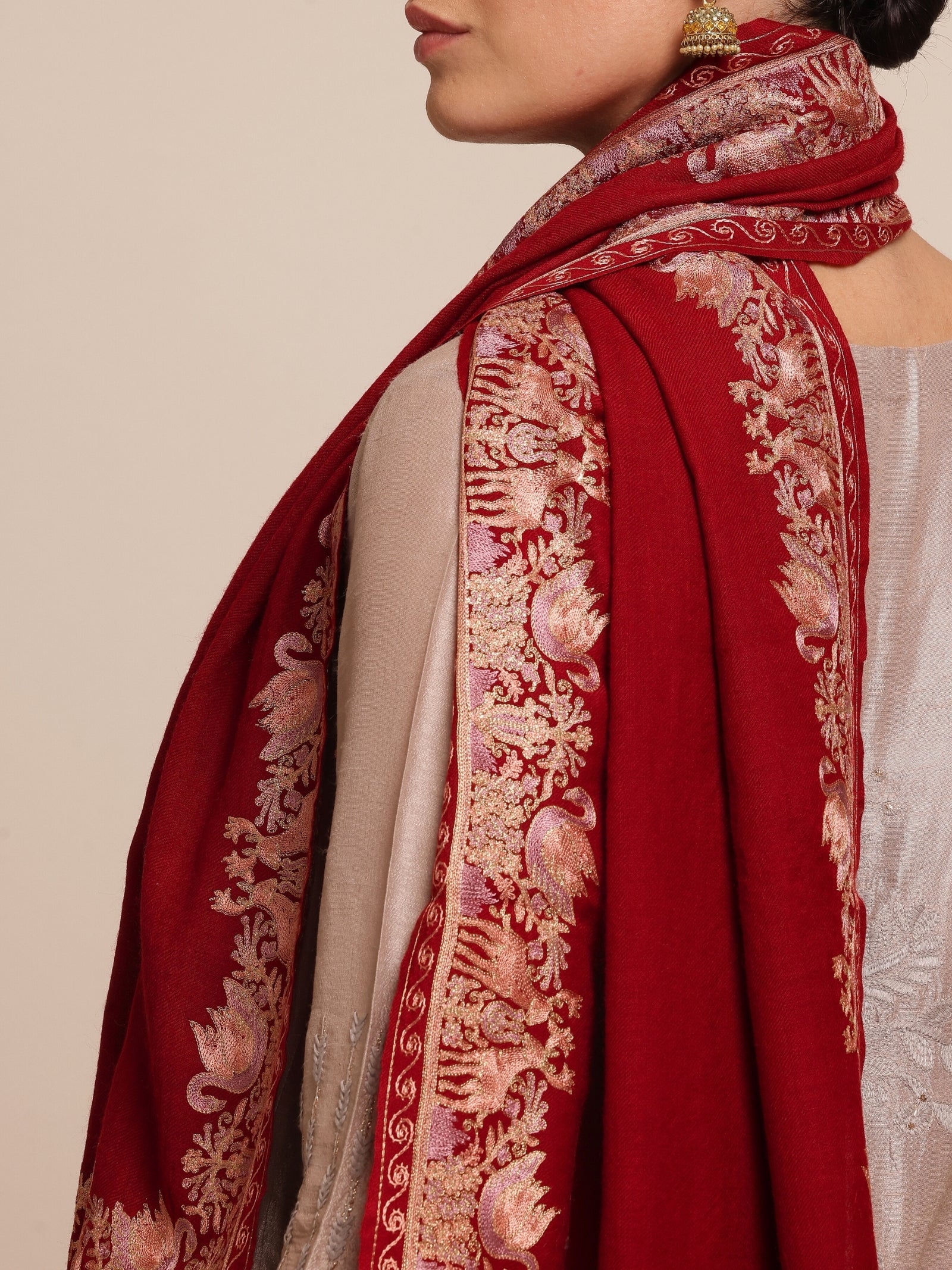 Woman wearing a red stole