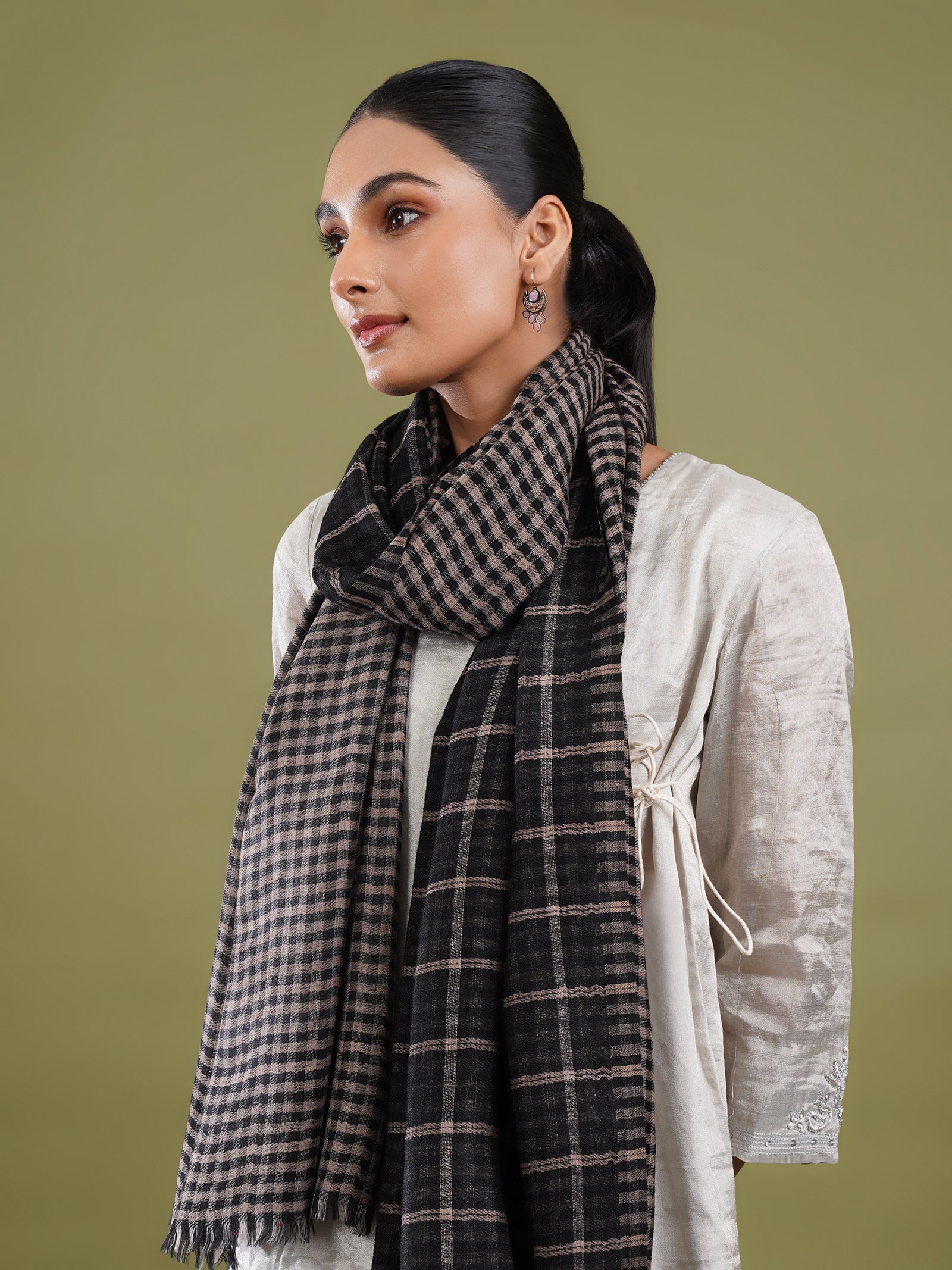 black reversible woolen stole