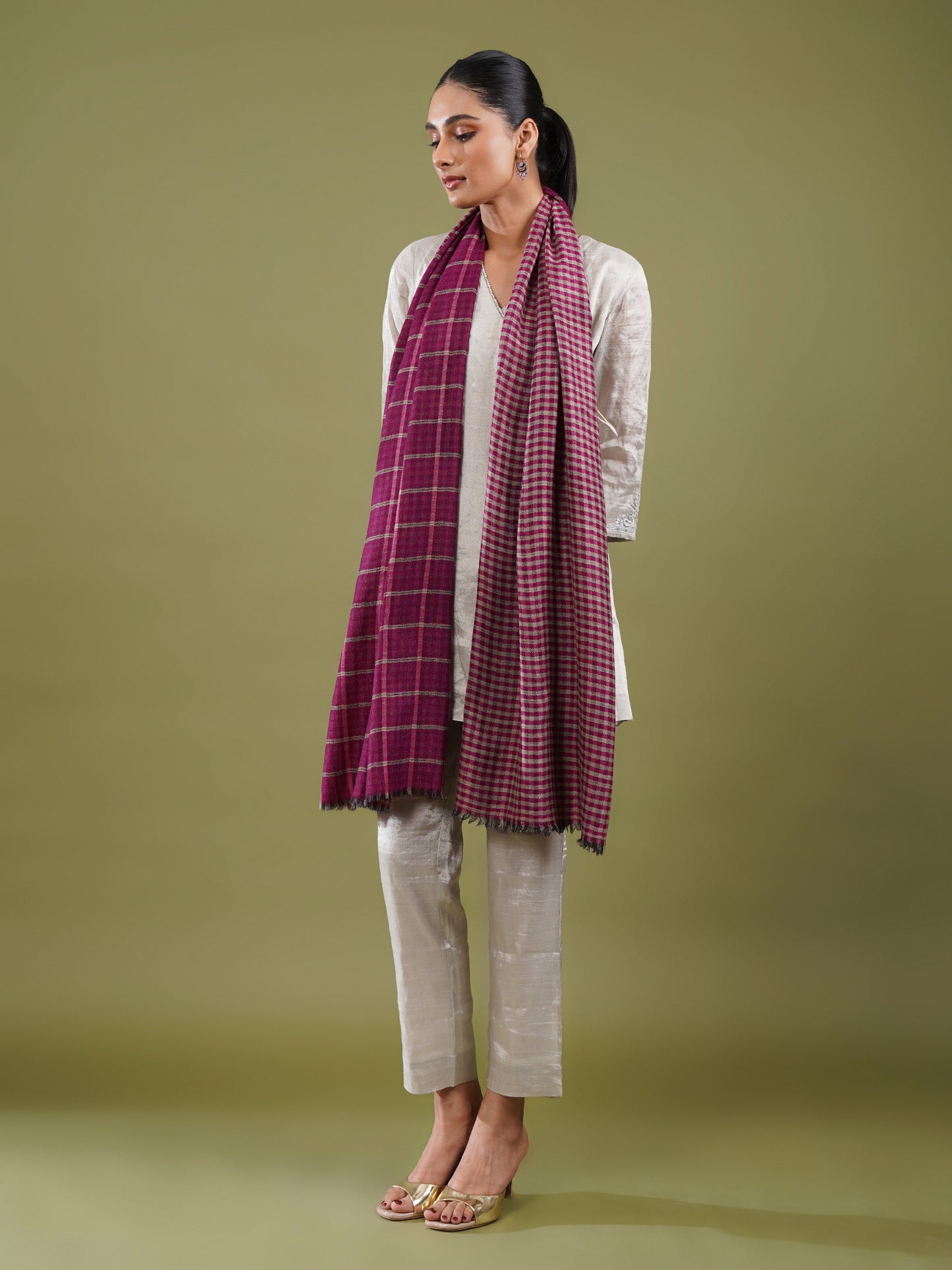 Yashna Reversible Woolen Stole