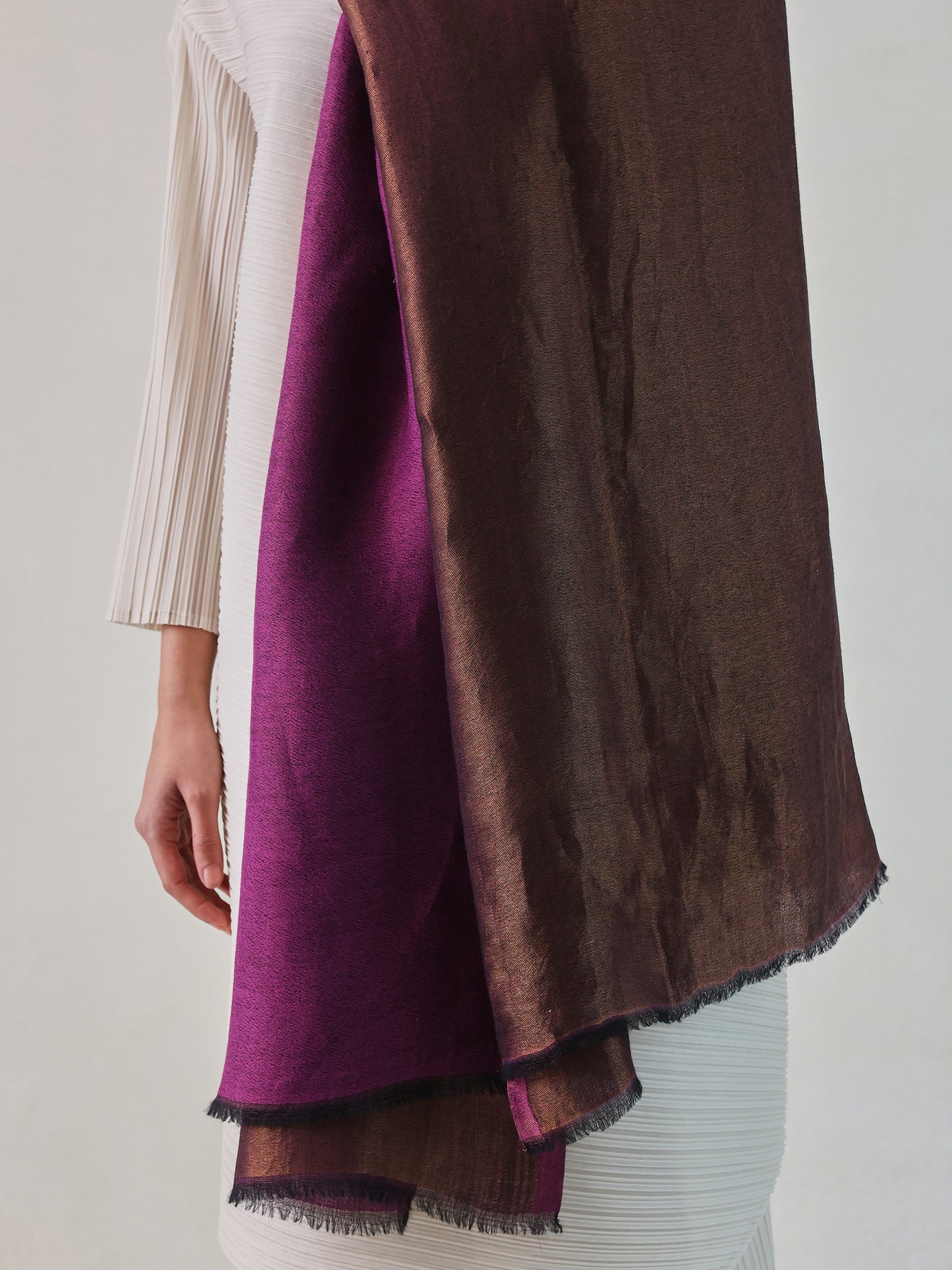 Tabbasum Wool Reversible Zari Stole