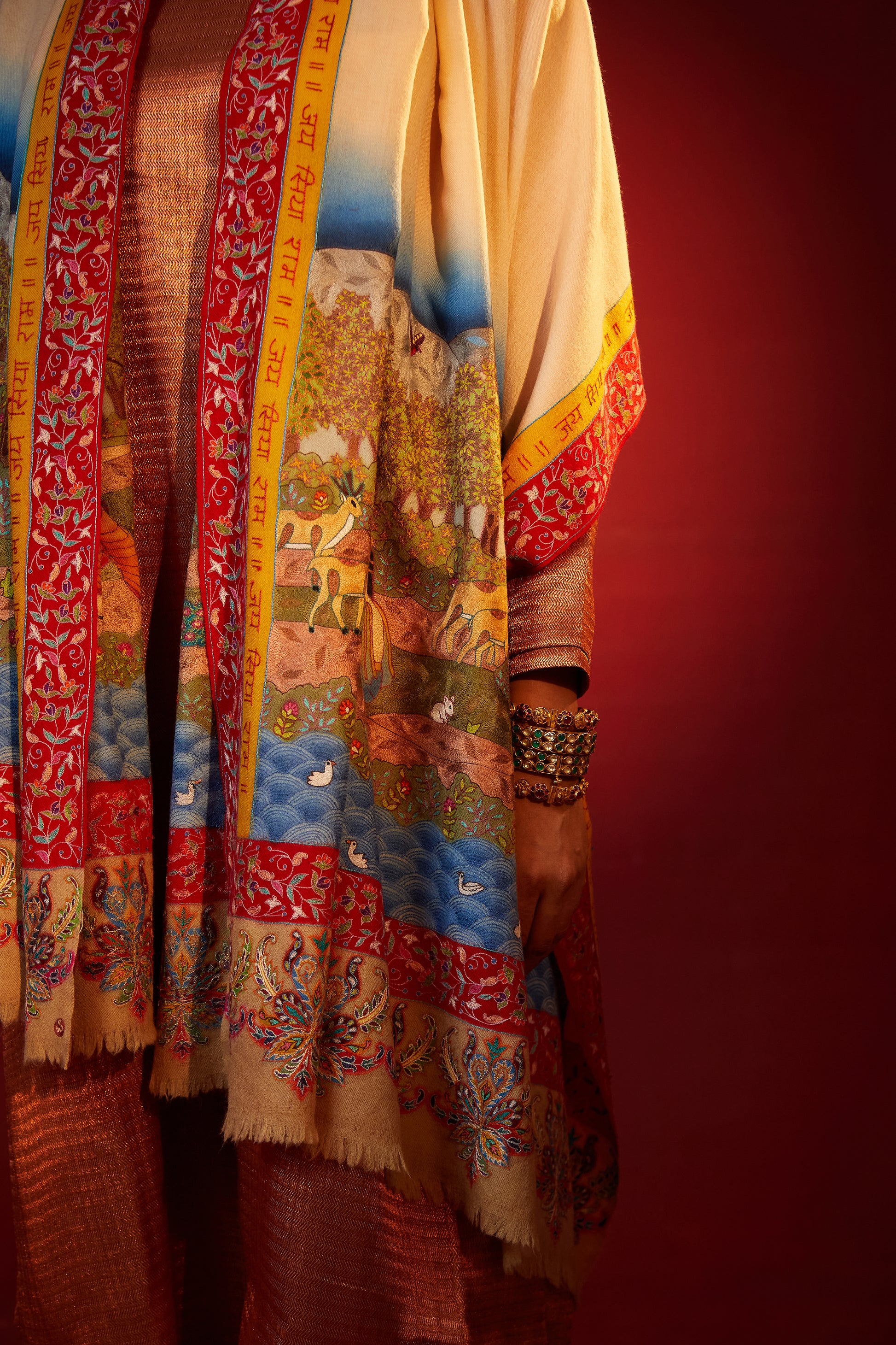 Model is wearing the Ayodhya tales pashmina shawl by Shaza. 